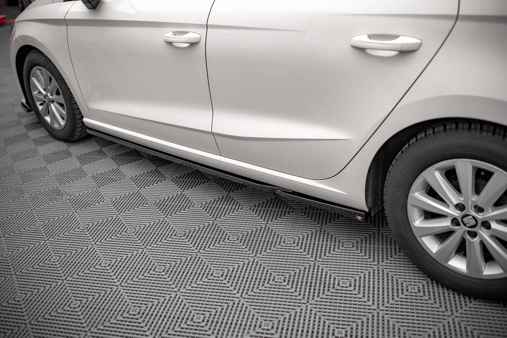 Maxton Design Street+ Seitenschweller Leisten V.2 passend für Seat Ibiza FR/ Standard Mk5 schwarz Hochglanz