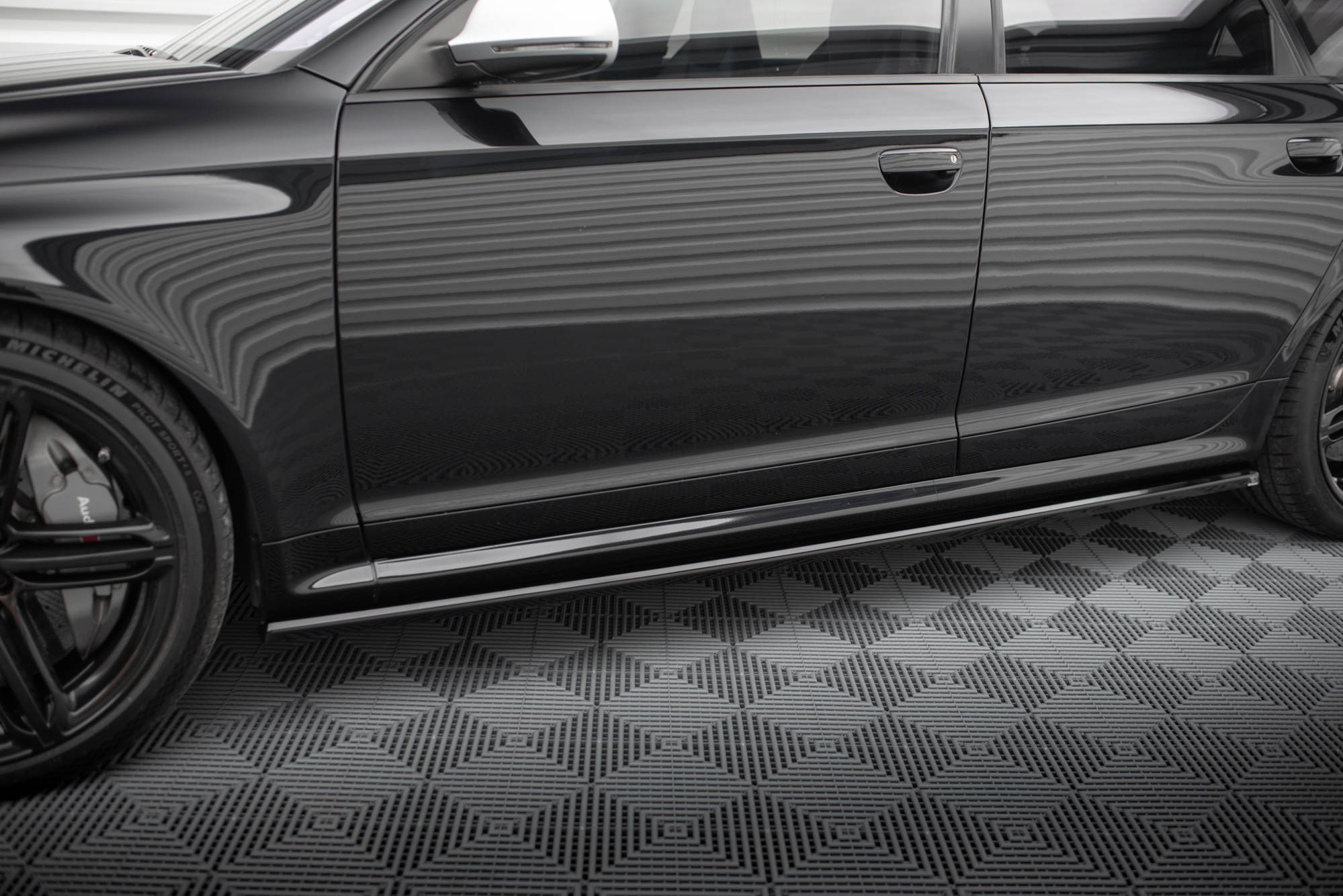 Maxton Design Street+ Seitenschweller Leisten V.2 passend für Audi RS6 Avant C6 schwarz Hochglanz
