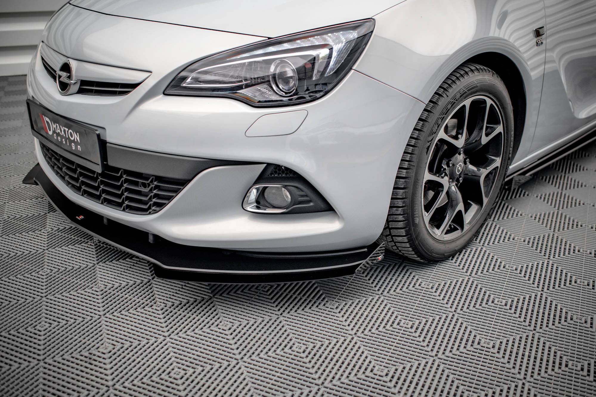 Maxton Design Front Stoßstange Flaps passend für Opel Astra GTC OPC-Line J schwarz Hochglanz