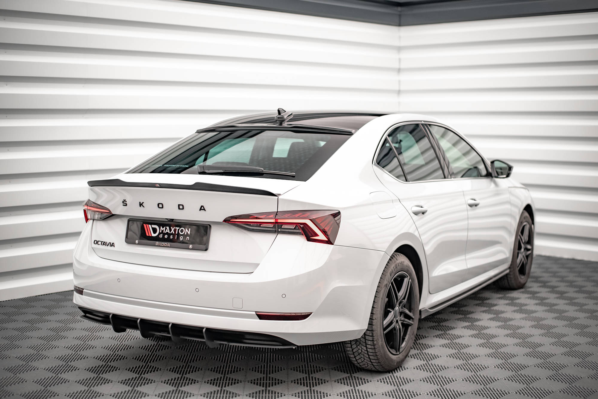 Maxton Design Spoiler CAP passend für Skoda Octavia Liftback Mk4 schwarz Hochglanz