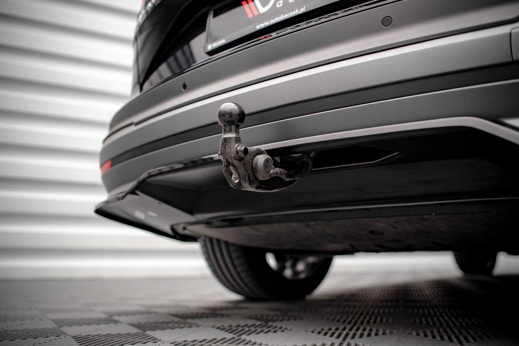Maxton Design Street+ Mittlerer Diffusor RACE passend für Skoda Enyaq iV schwarz Hochglanz