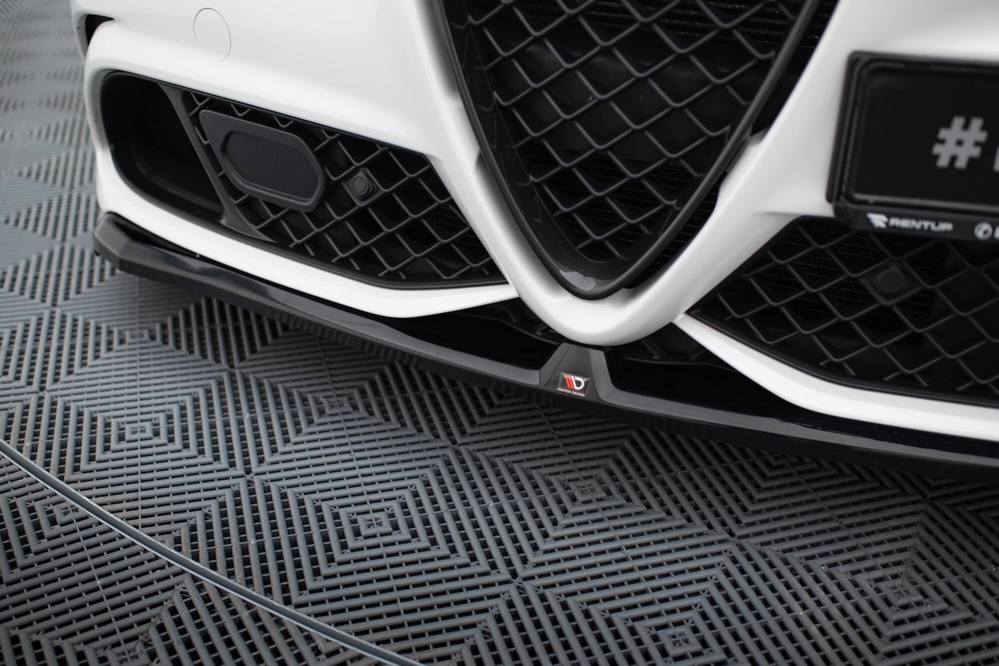 Maxton Design Street+ Spoilerlippe Front Ansatz passend für Alfa Romeo Giulia Quadrifoglio schwarz Hochglanz
