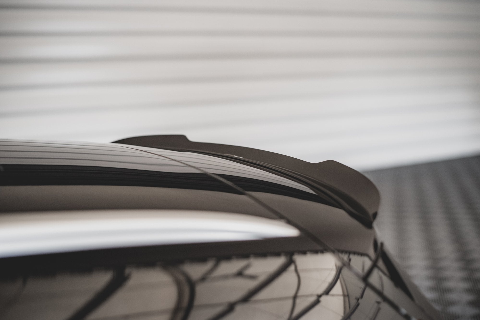 Maxton Design Spoiler CAP V.1 passend für Mercedes-Benz E Kombi S213 schwarz Hochglanz