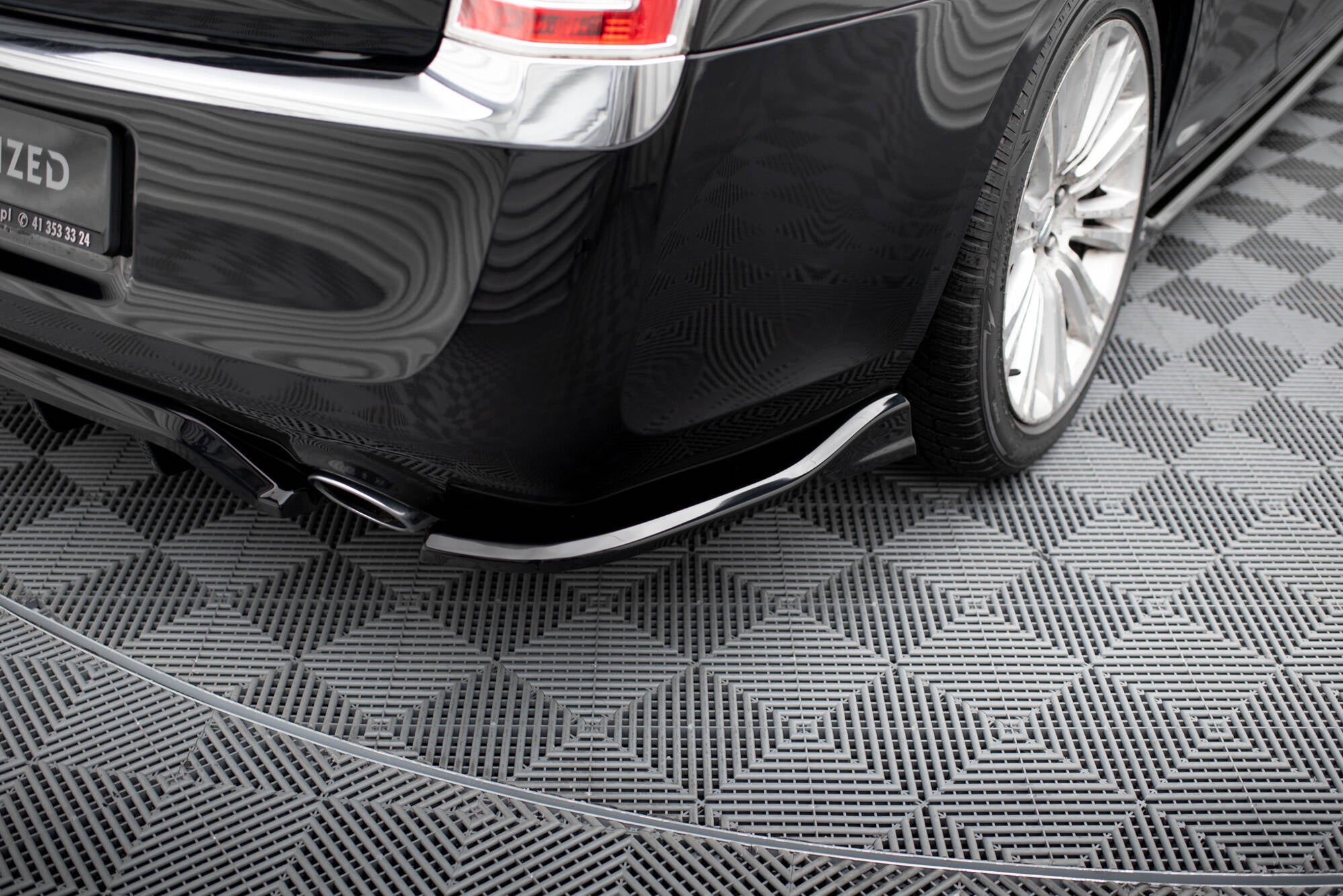 Maxton Design Heck Ansatz Flaps Diffusor passend für Chrysler 300 Mk2 schwarz Hochglanz