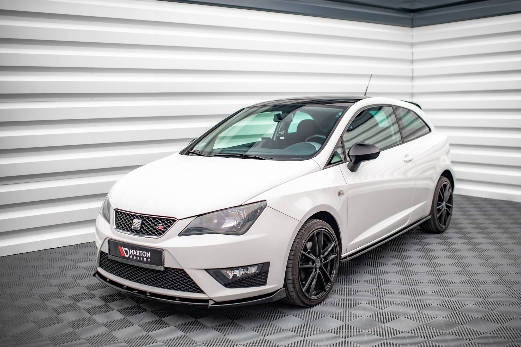 Maxton Design Street+ Spoilerlippe Front Ansatz V.2 passend für Seat Ibiza FR SC Mk4 Facelift schwarz Hochglanz