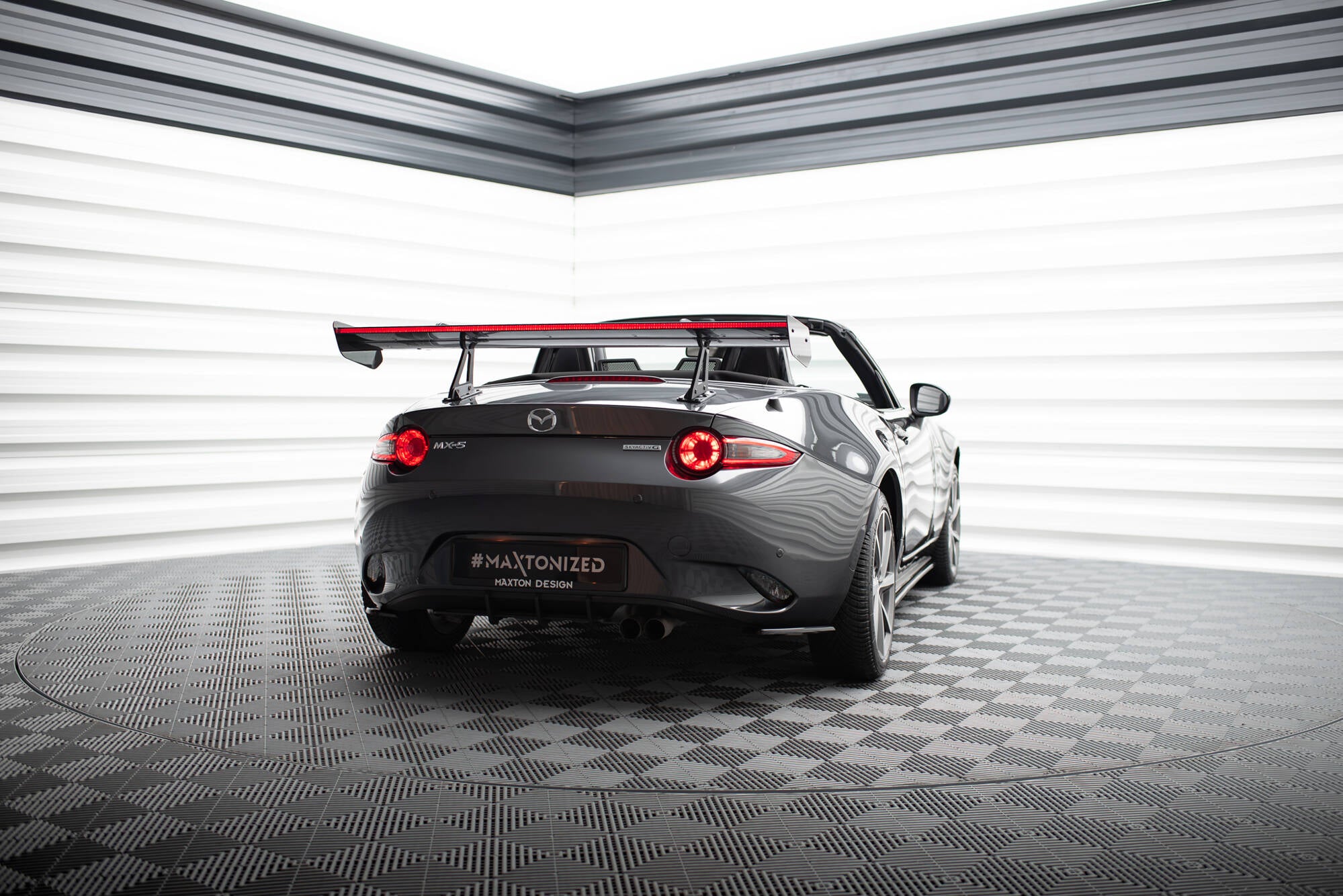 Maxton Design Carbon Spoiler With Upper Swan Mounting + LED Mazda MX-5 ND (Mk4) für Mazda MX-5 Mk4 (ND)