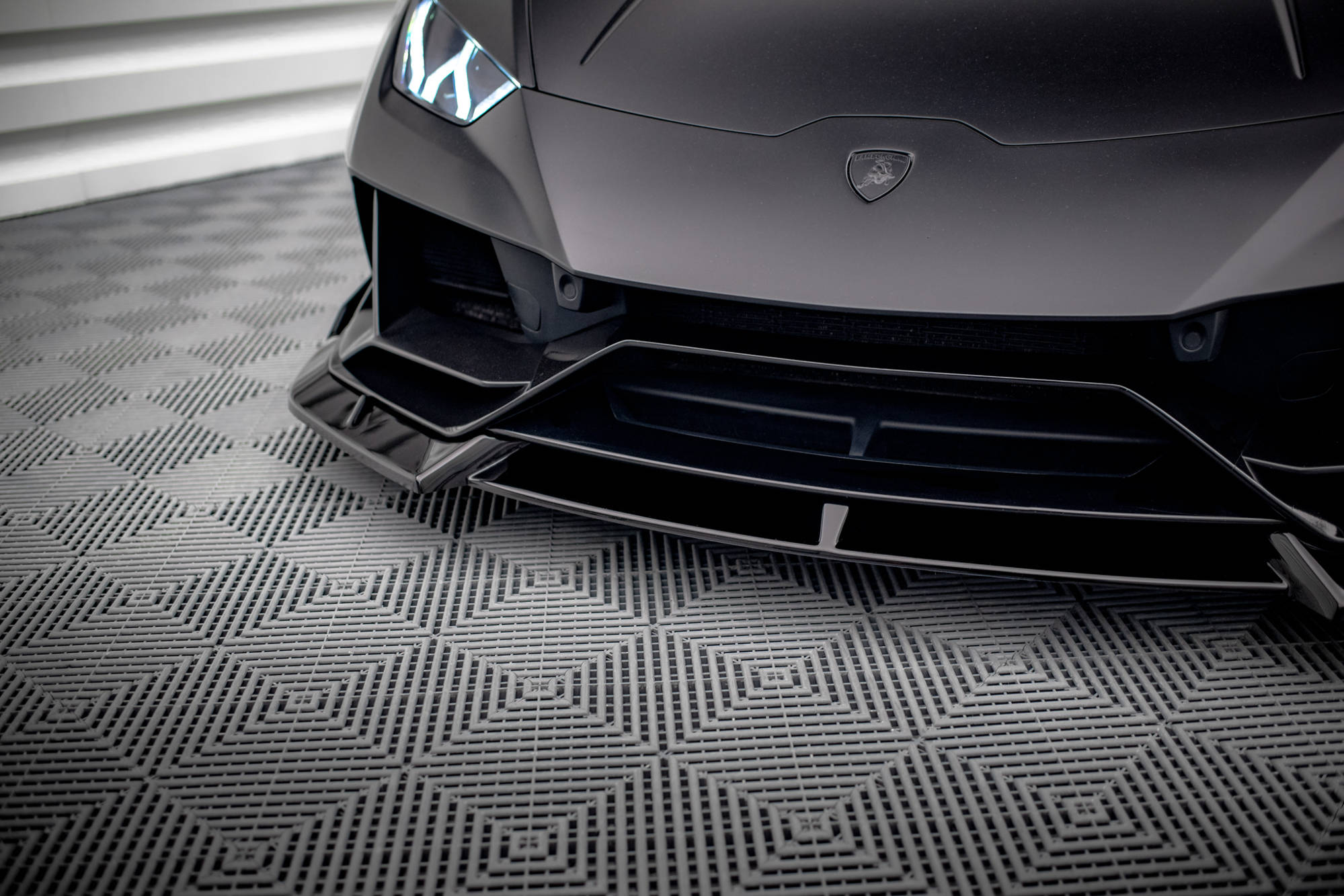 Maxton Design Street+ Spoilerlippe Front Ansatz passend für Lamborghini Huracan EVO AWD schwarz Hochglanz