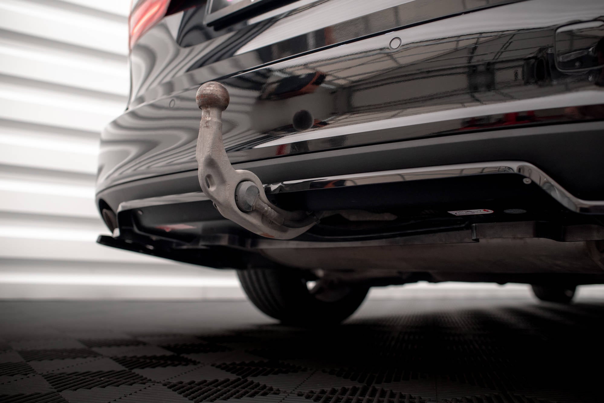 Maxton Design Street+ Mittlerer Diffusor RACE V.2 passend für Volvo V90 Mk2 schwarz Hochglanz