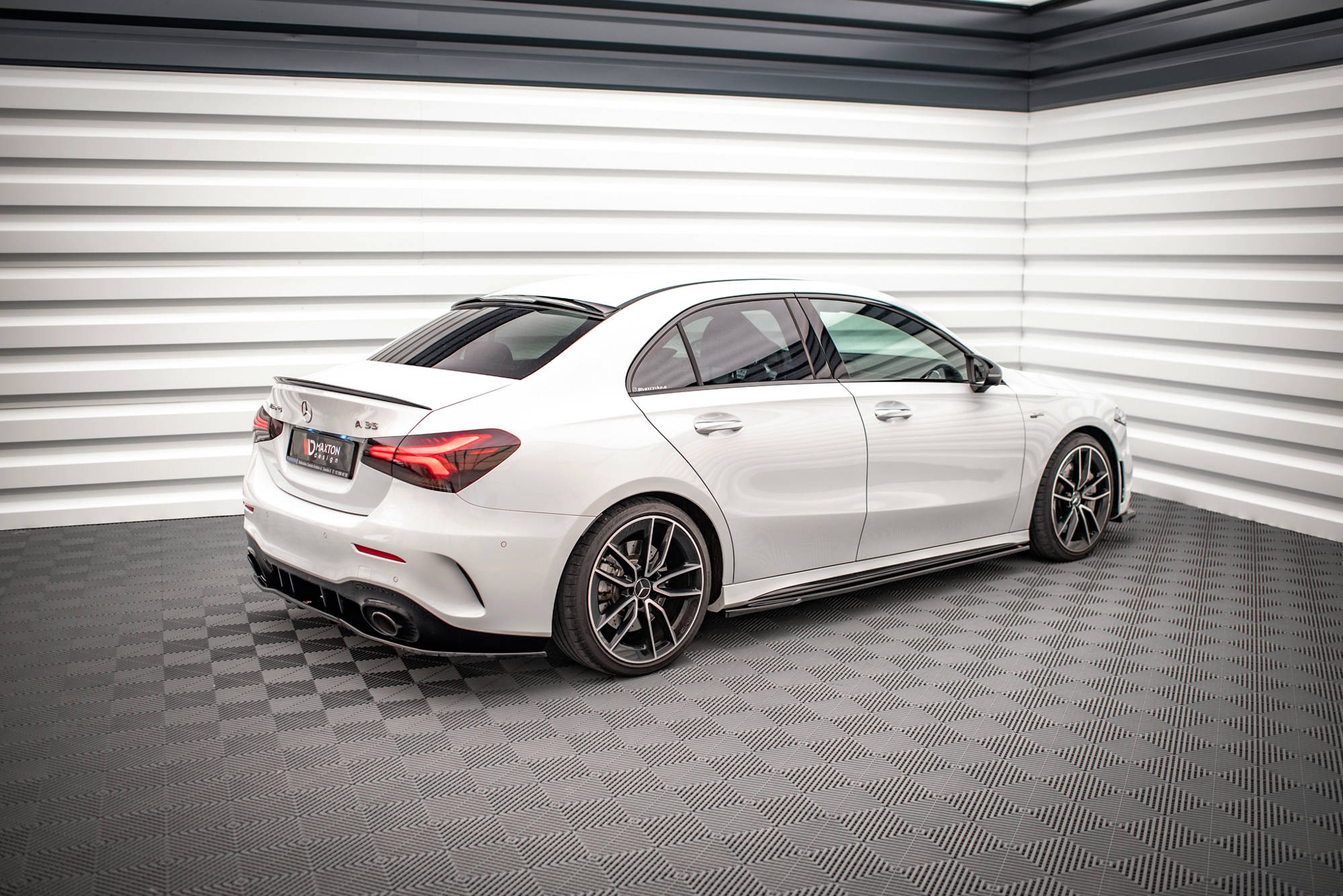 Maxton Design Street+ Seitenschweller Leisten V.2 passend für Mercedes A35 AMG / AMG-Line W177 schwarz Hochglanz
