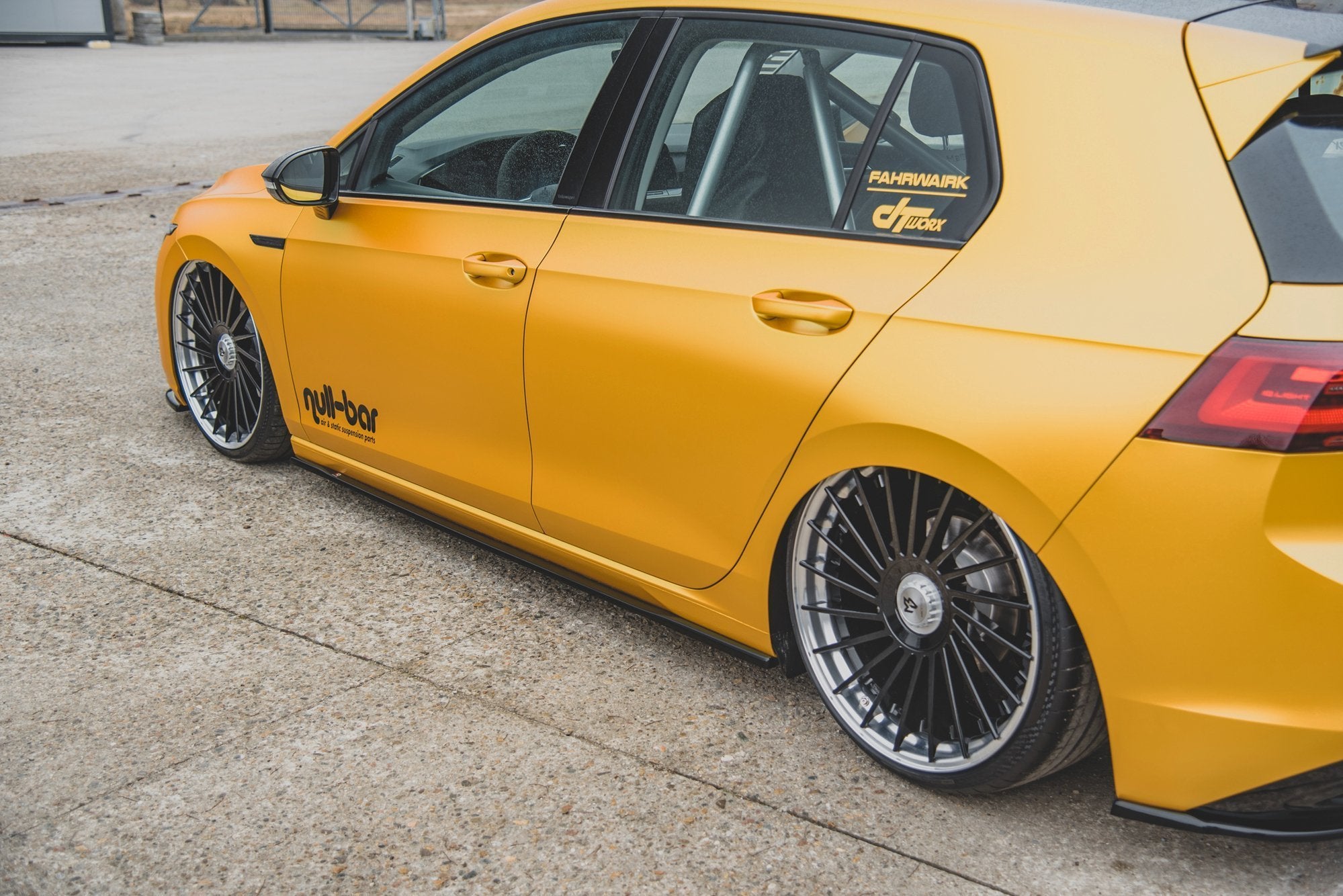 Maxton Design Street+ Seitenschweller Leisten passend für V.1 passend für VW Golf Hatchback Mk8 schwarz Hochglanz