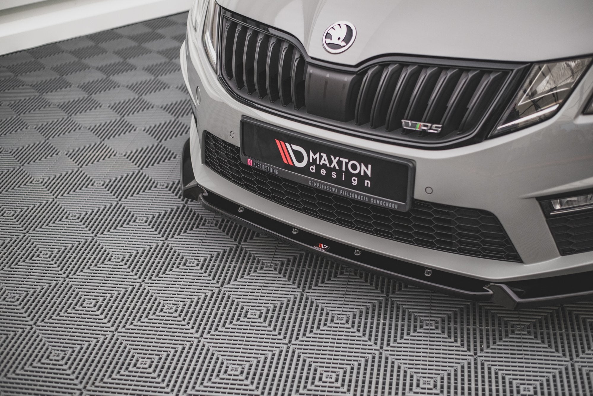 Maxton Design Street+ Spoilerlippe Front Ansatz V.2 passend für Skoda Octavia RS Mk3 Facelift schwarz Hochglanz