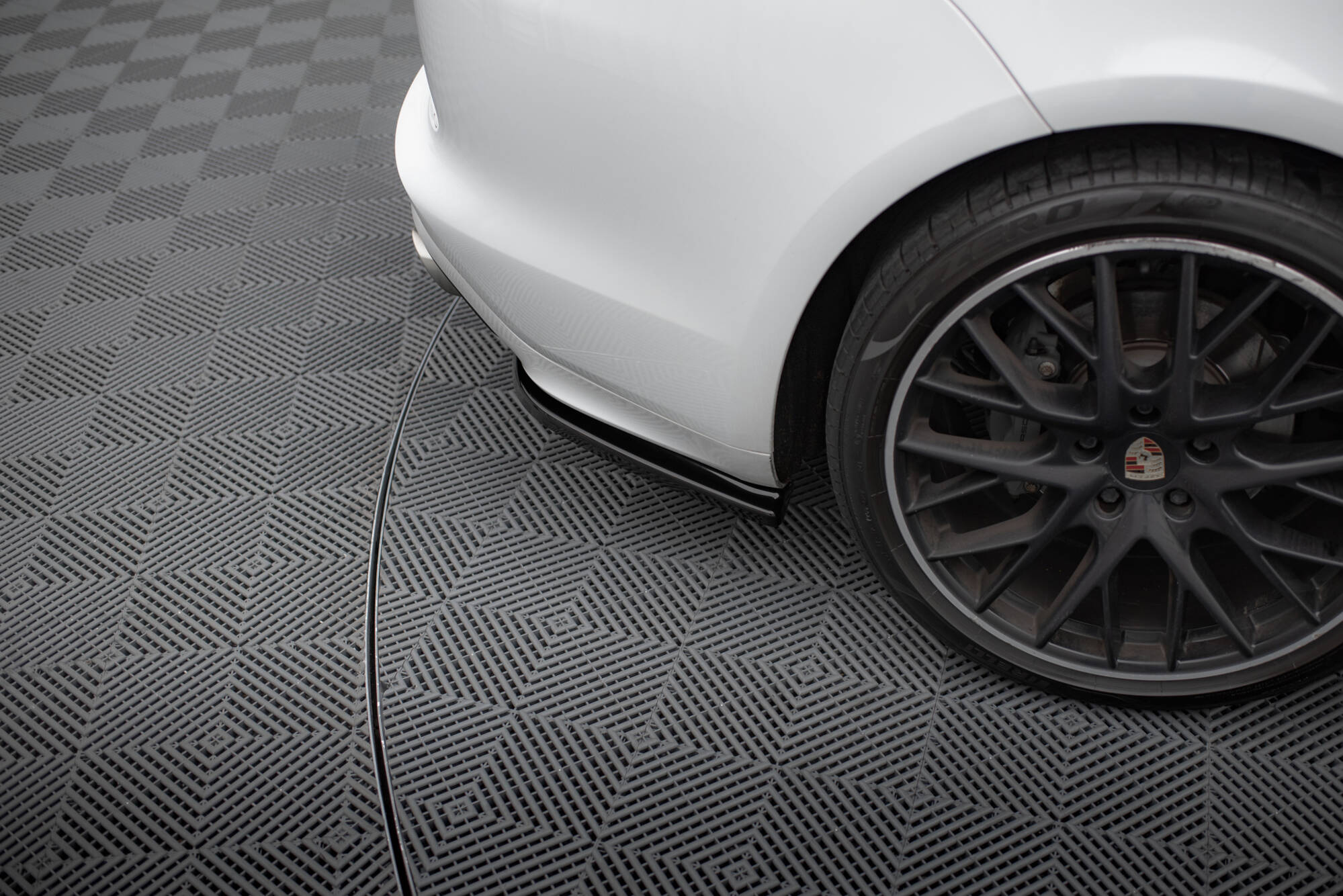 Maxton Design Heck Ansatz Flaps Diffusor passend für Porsche Panamera GTS 971 schwarz Hochglanz