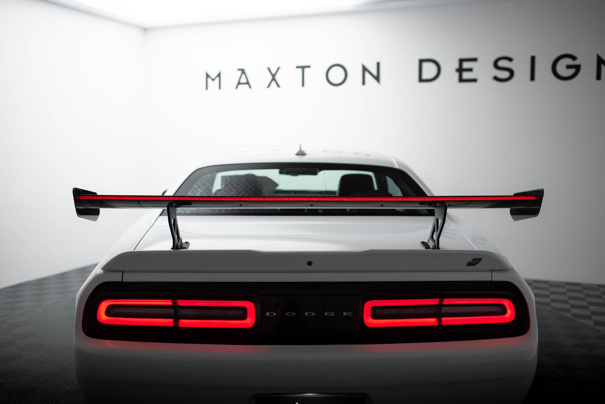 Maxton Design Carbon Spoiler + LED Dodge Challenger Mk3 für Dodge Challenger MK3 Facelift