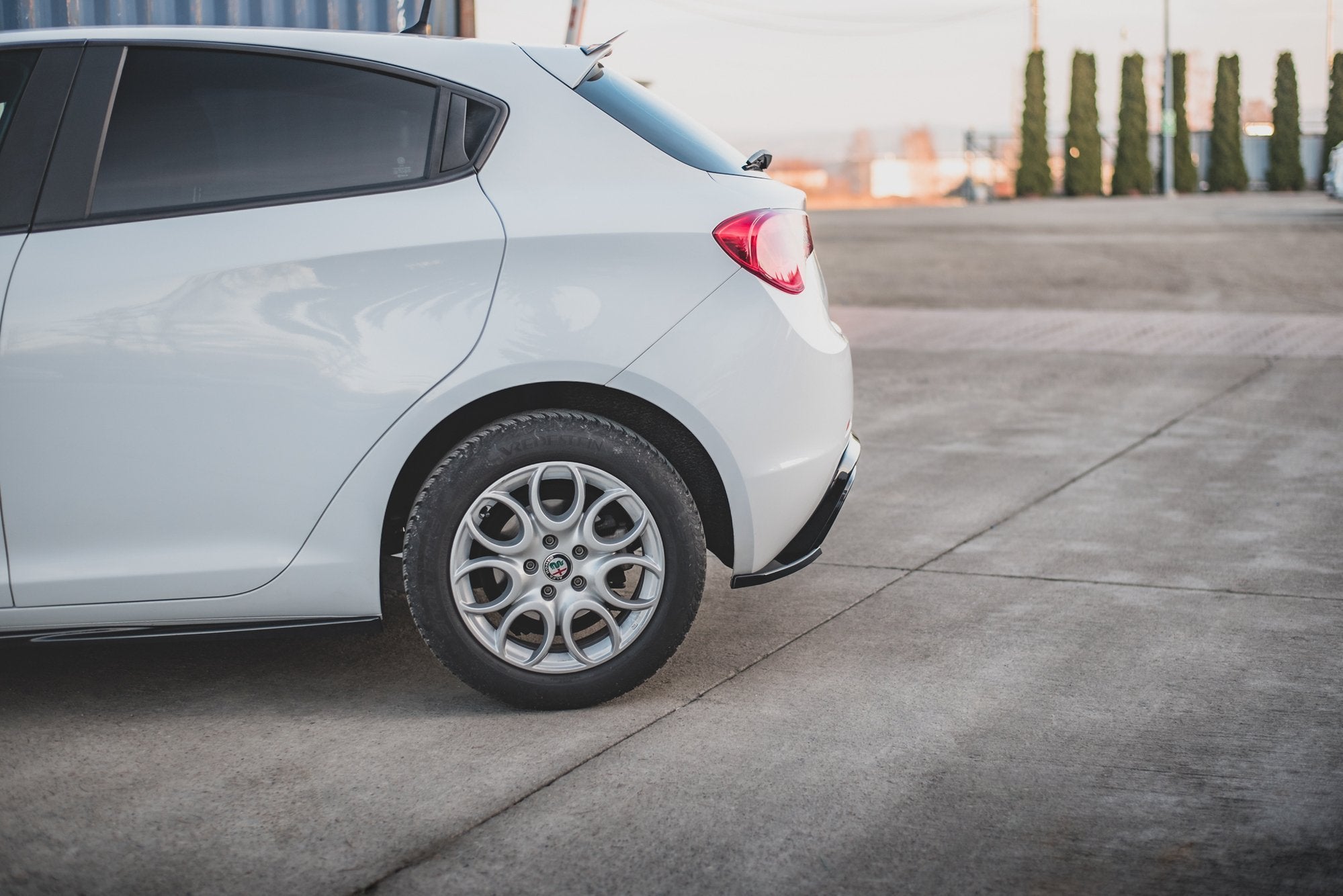 Maxton Design Heck Ansatz Flaps Diffusor V.3 passend für Alfa Romeo Giulietta Facelift schwarz Hochglanz