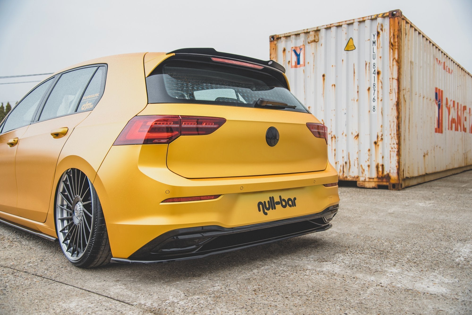 Maxton Design Spoiler CAP V.1 passend für VW Golf Hatchback Mk8 / Mk8 Facelift schwarz Hochglanz