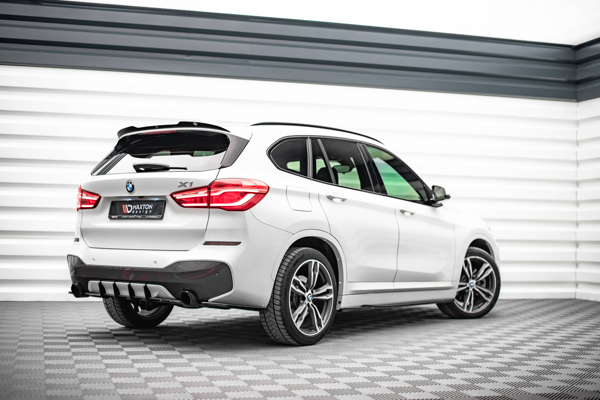 Maxton Design Spoiler CAP passend für BMW X1 M-Paket F48 schwarz Hochglanz