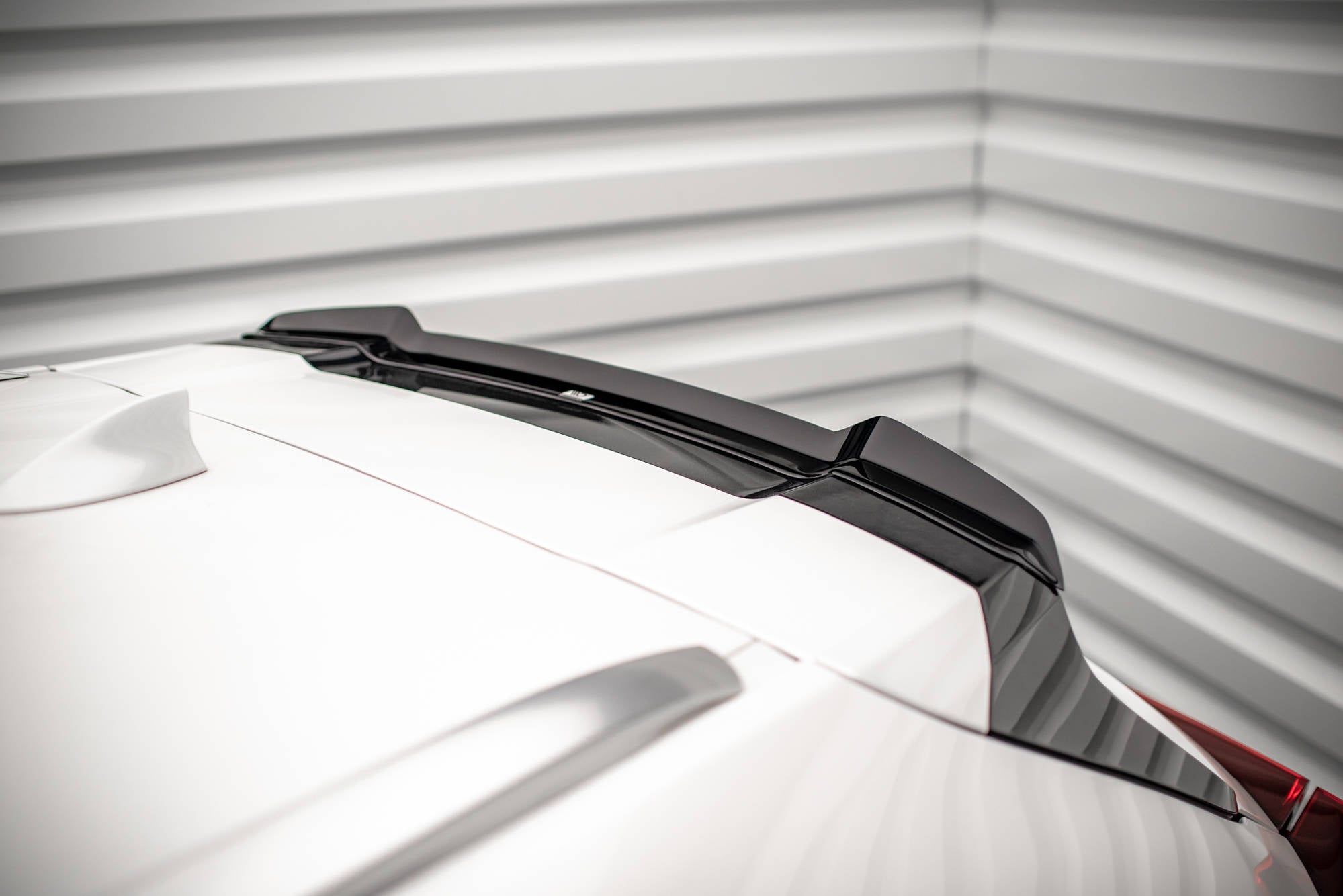 Maxton Design Spoiler CAP passend für Lexus UX F-Sport Mk1 schwarz Hochglanz