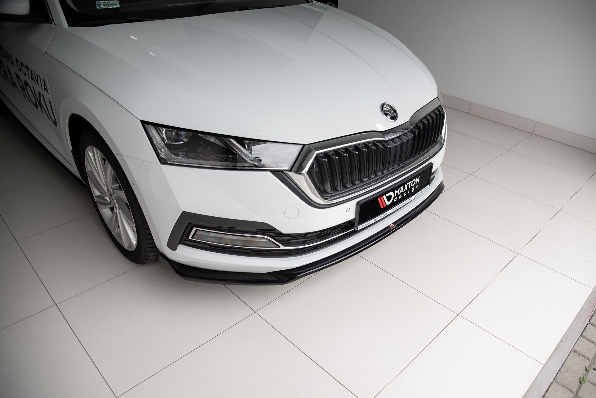 Maxton Design Street+ Spoilerlippe Front Ansatz V.2 passend für Skoda Octavia Mk4 schwarz Hochglanz