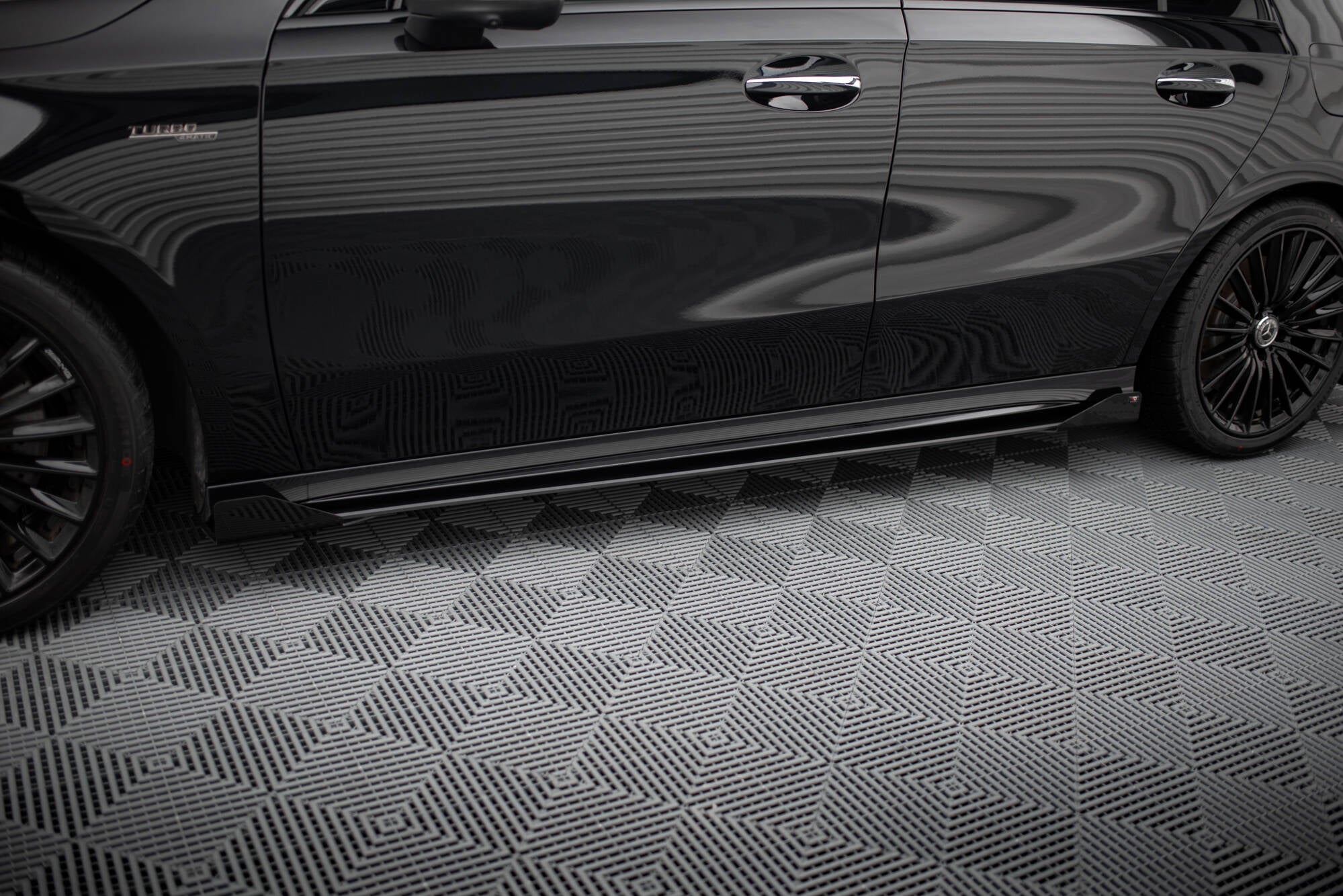 Maxton Design Seitenschweller Flaps passend für Mercedes-AMG A35 W177 Facelift schwarz Hochglanz
