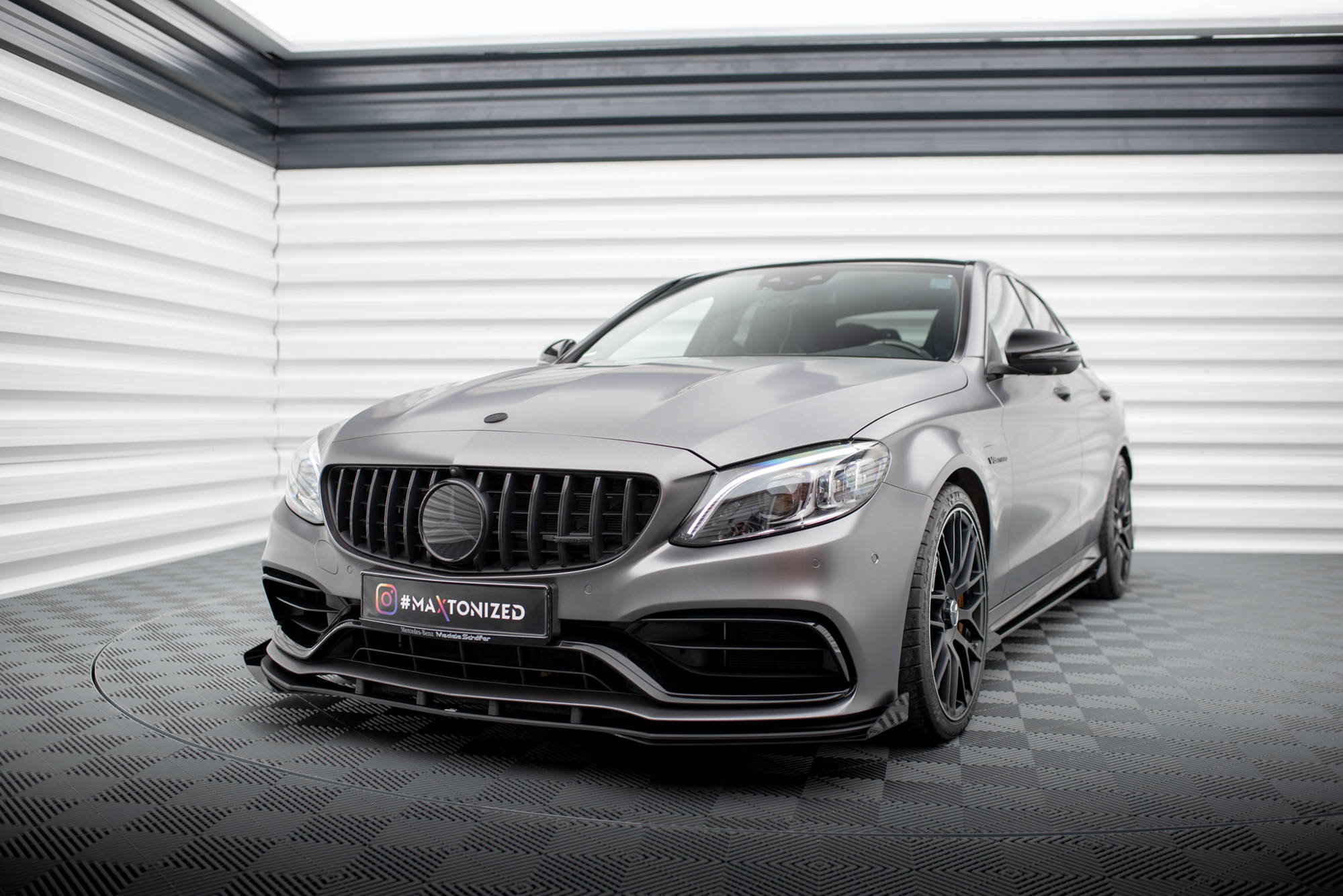 Maxton Design Street Pro Street+ Spoilerlippe Front Ansatz + Flaps passend für Mercedes-AMG C63 Limousine / Kombi W205 Facelift schwarz Hochglanz