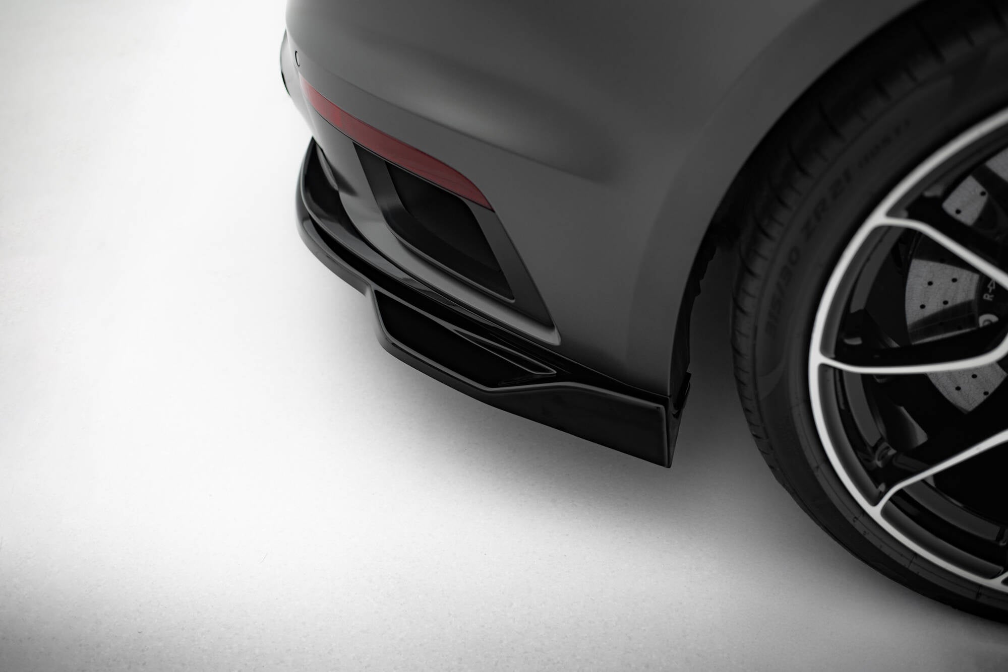 Maxton Design Street+ Mittlerer Diffusor RACE passend für Porsche 911 Turbo S Sport Package 992 schwarz Hochglanz