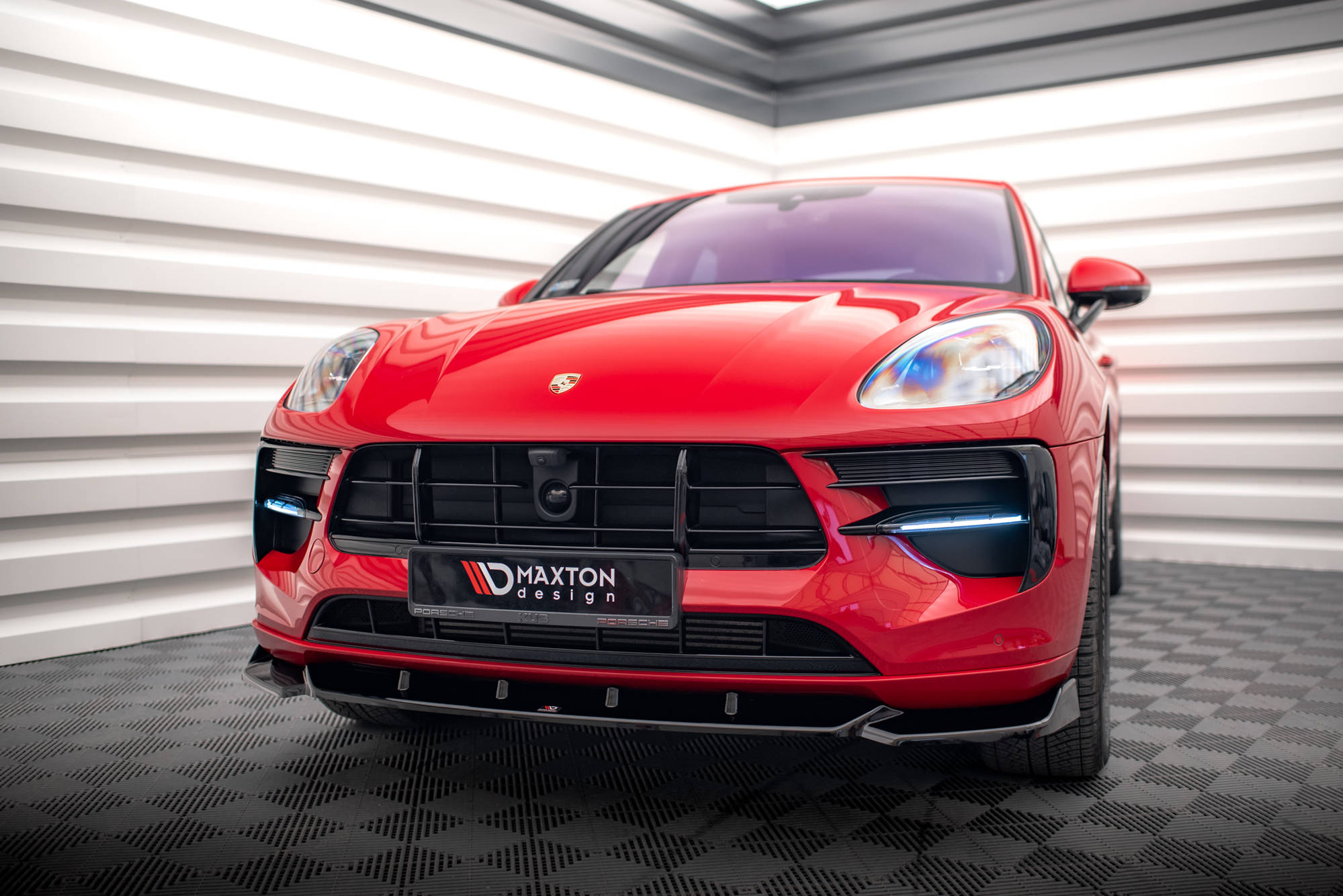 Maxton Design Street+ Spoilerlippe Front Ansatz V.1 passend für Porsche Macan GTS / Sport Design Mk1 Facelift schwarz Hochglanz