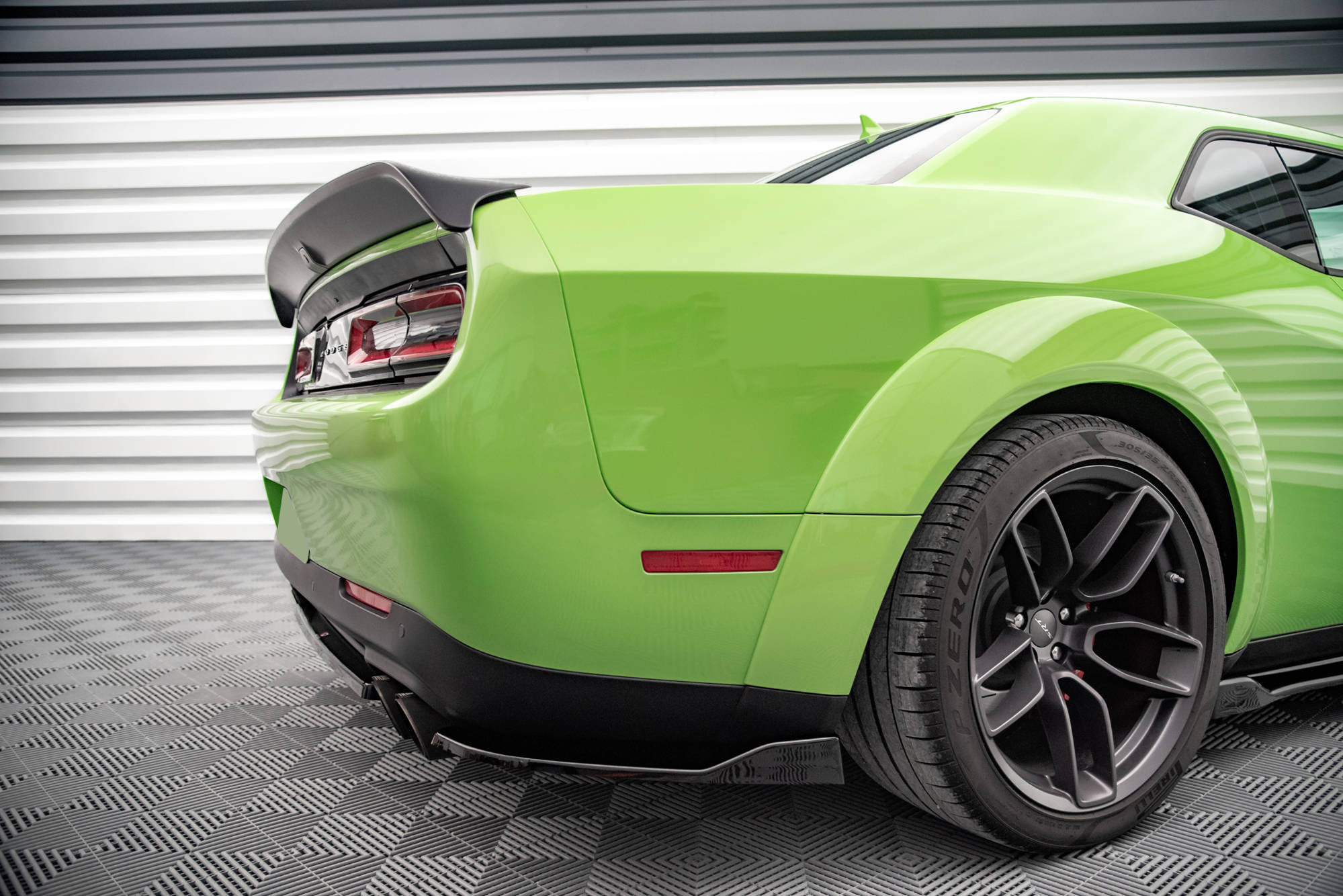 Maxton Design Heck Ansatz Flaps Diffusor passend für Dodge Challenger SRT Hellcat Widebody Mk3 schwarz Hochglanz