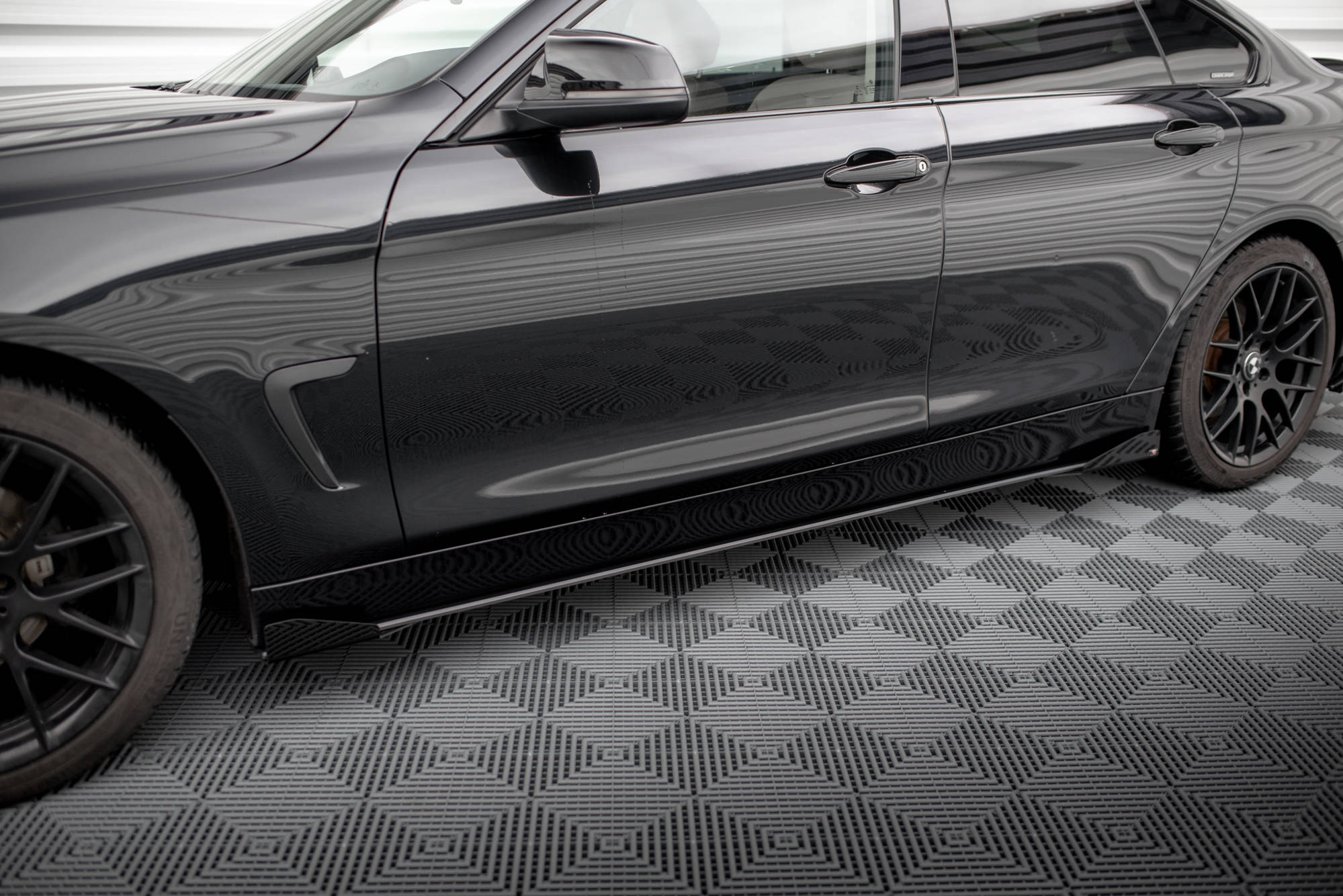 Maxton Design Street Pro Street+ Seitenschweller Leisten + Flaps passend für BMW 4er Gran Coupe F36 schwarz Hochglanz