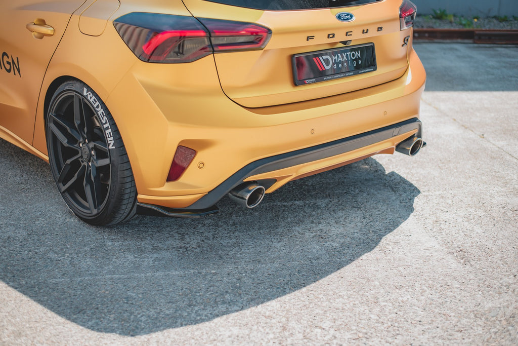 Maxton Design Heck Ansatz Flaps Diffusor V.2 passend für Ford Focus Hatchback ST Mk4 schwarz Hochglanz