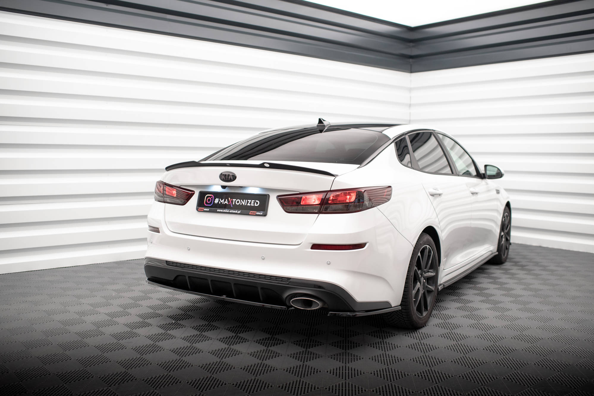 Maxton Design Heck Ansatz Flaps Diffusor V.1 passend für Kia Optima Mk4 Facelift schwarz Hochglanz