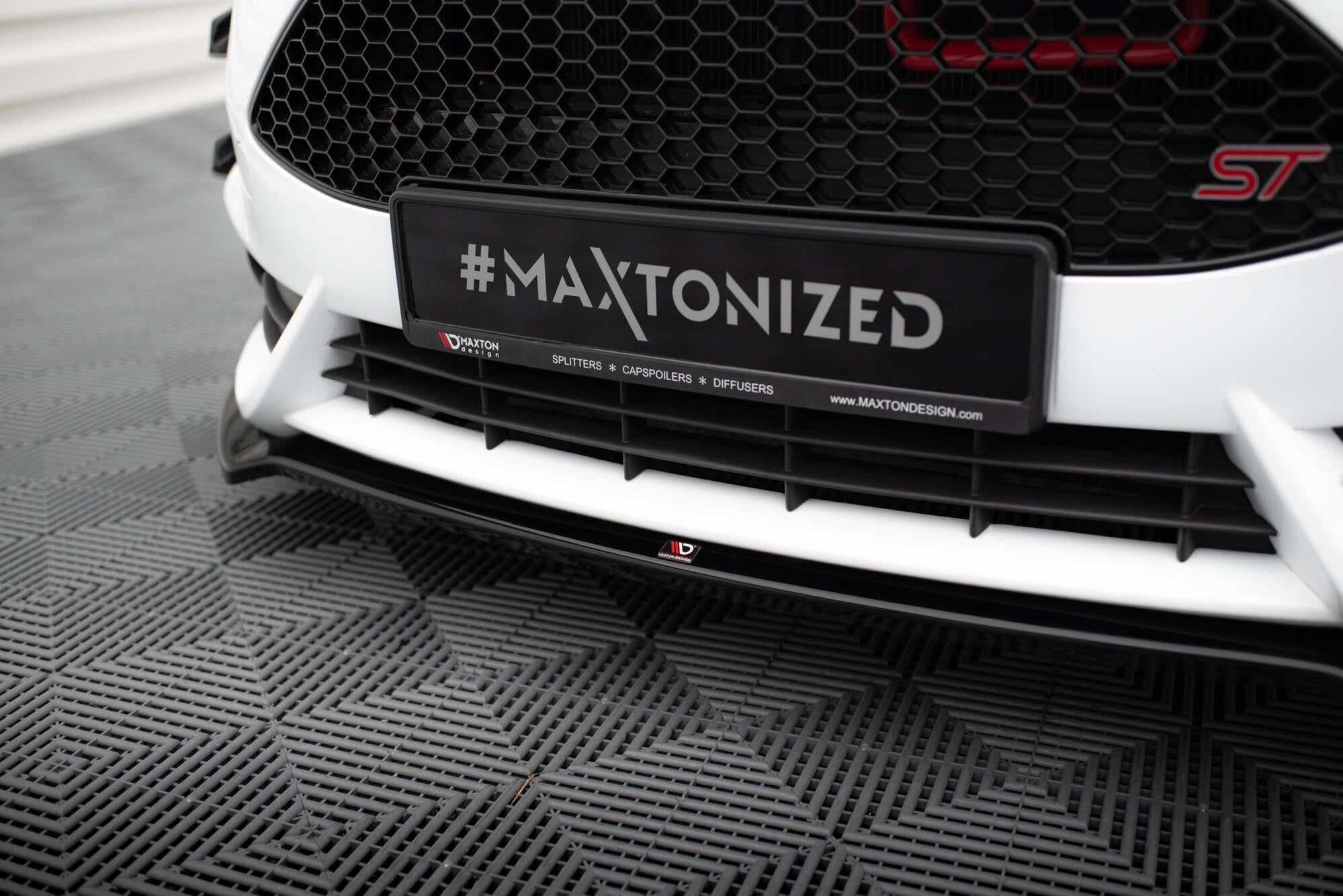 Maxton Design Street+ Spoilerlippe Front Ansatz V.5 passend für Ford Fiesta ST Mk7 Facelift schwarz Hochglanz