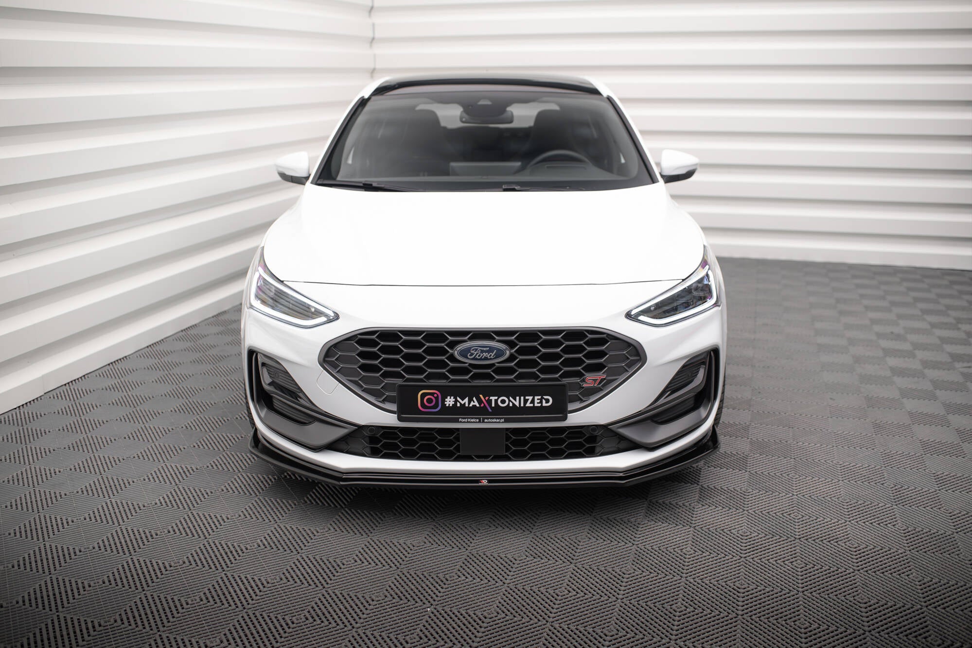 Maxton Design Street+ Spoilerlippe Front Ansatz V.4 passend für Ford Focus ST / ST-Line Mk4 Facelift schwarz Hochglanz