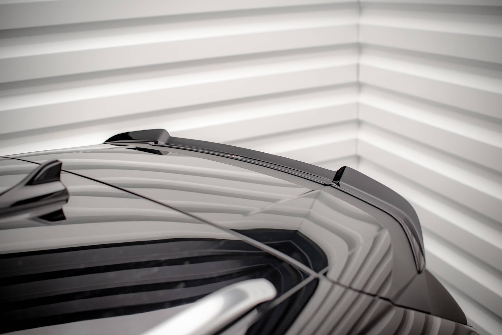 Maxton Design Spoiler CAP passend für Skoda Enyaq iV schwarz Hochglanz