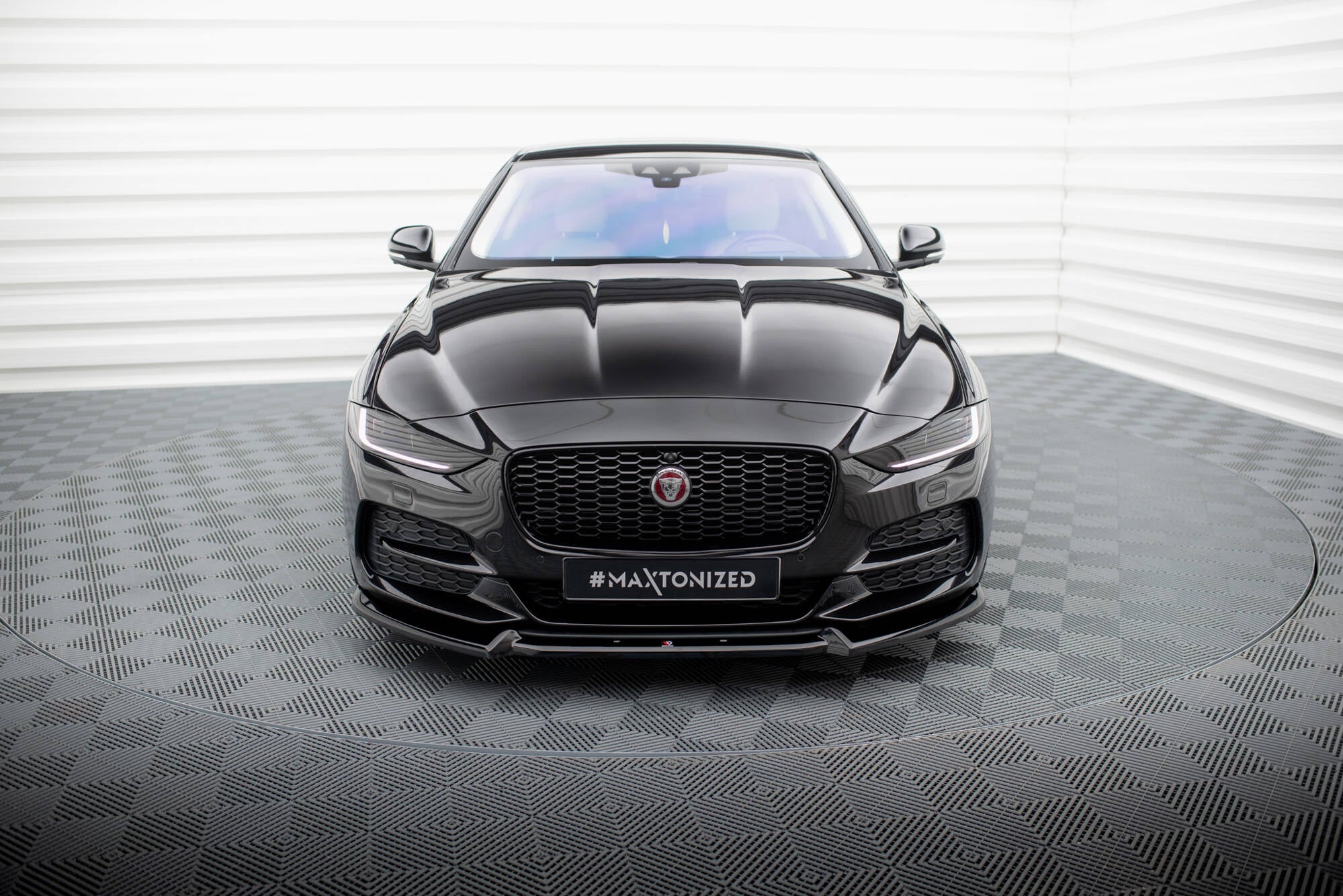 Maxton Design Street+ Spoilerlippe Front Ansatz V.2 passend für Jaguar XE X760 Facelift schwarz Hochglanz