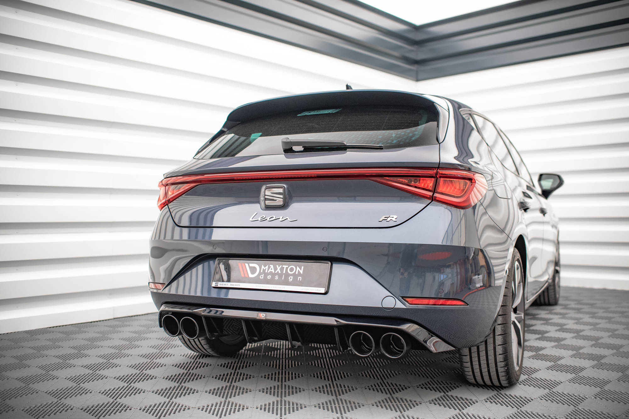 Maxton Design Diffusor Heck Ansatz + Endrohre passend für Seat Leon FR Hatchback Mk4