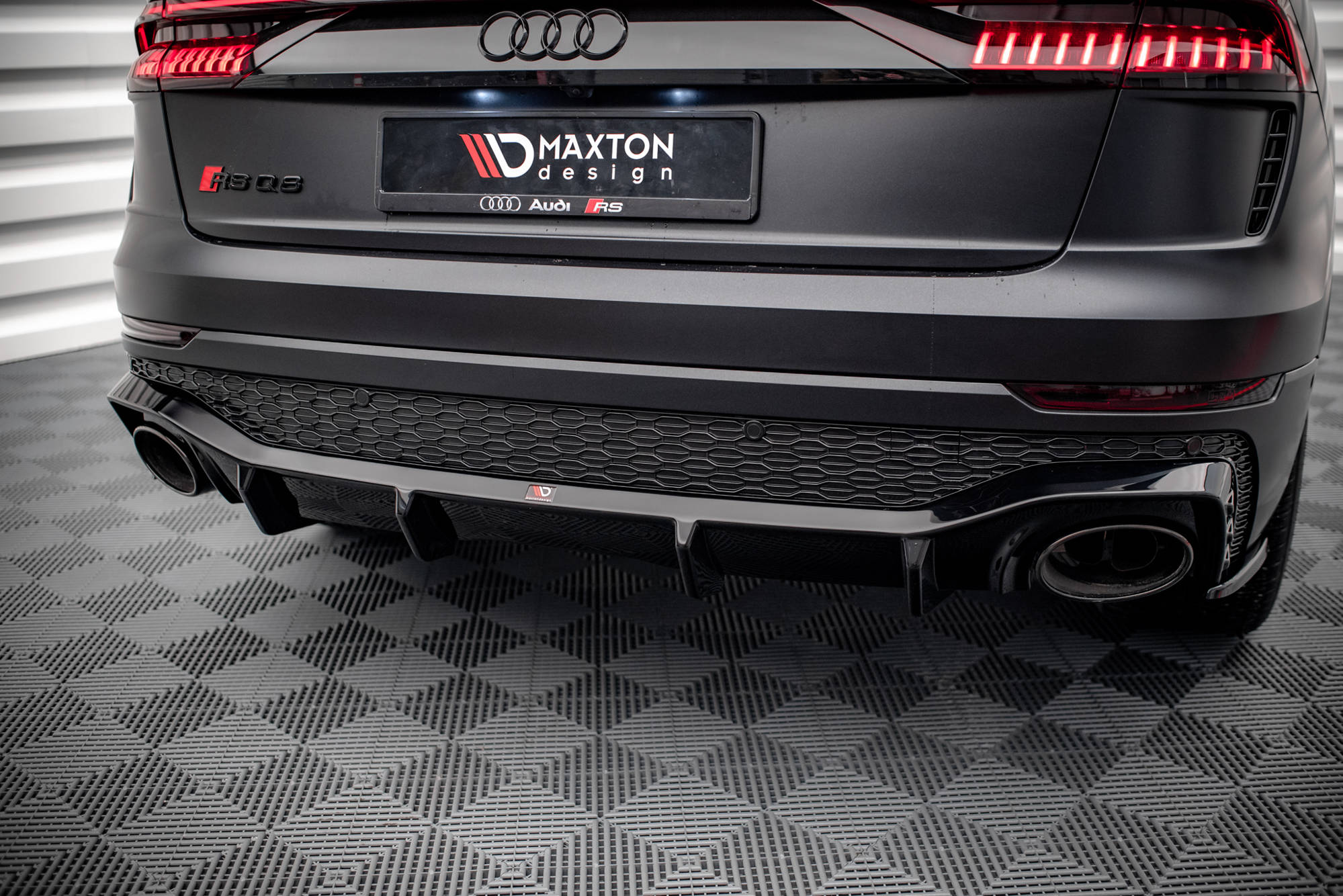 Maxton Design Diffusor Heck Ansatz passend für Audi RSQ8 Mk1 schwarz Hochglanz