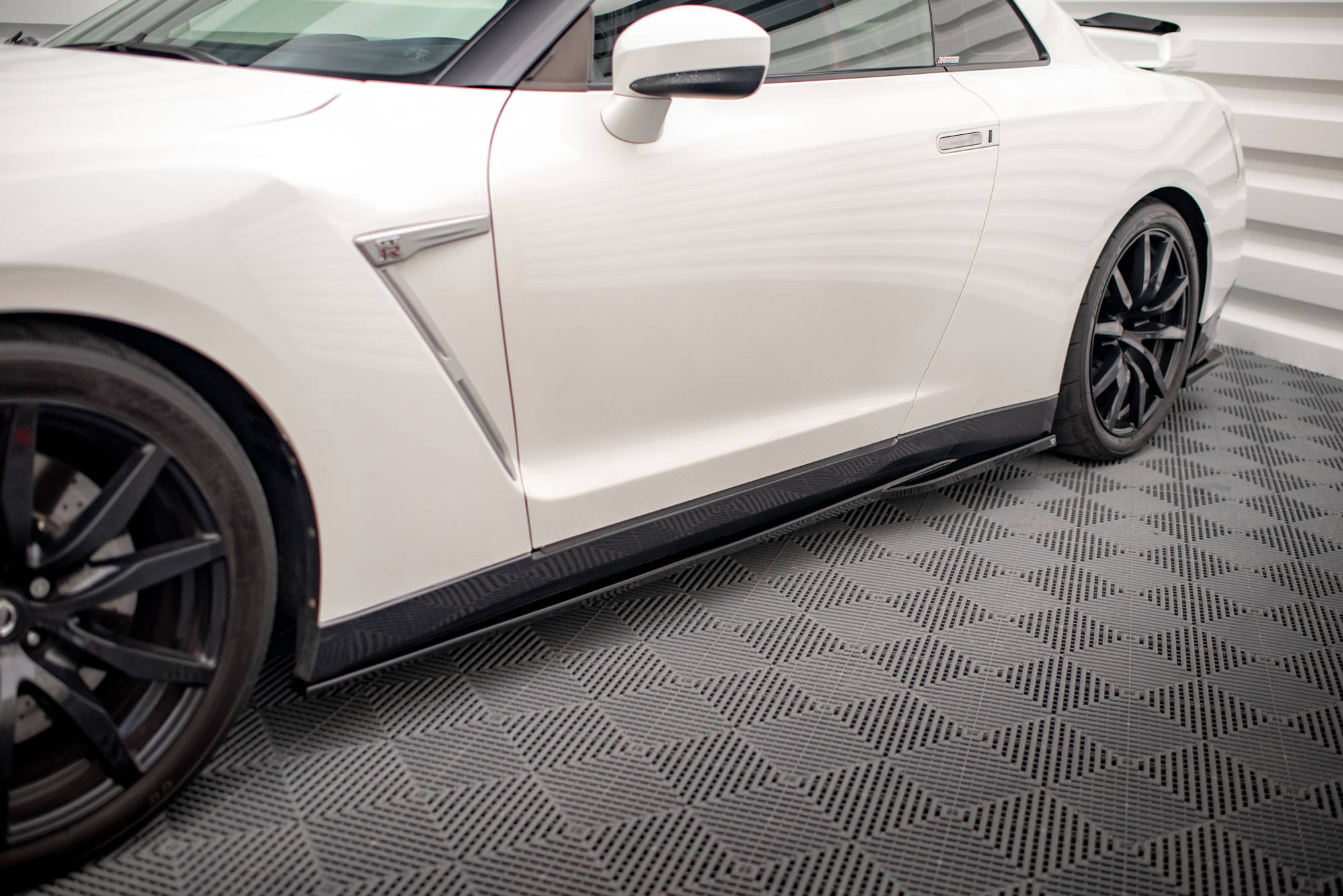 Maxton Design Street+ Seitenschweller Leisten passend für Nissan GTR R35 Facelift schwarz Hochglanz