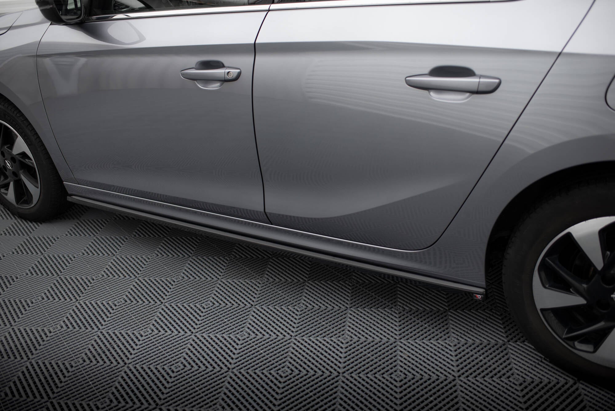 Maxton Design Street+ Seitenschweller Leisten passend für Opel Corsa F ( Mk6) schwarz Hochglanz