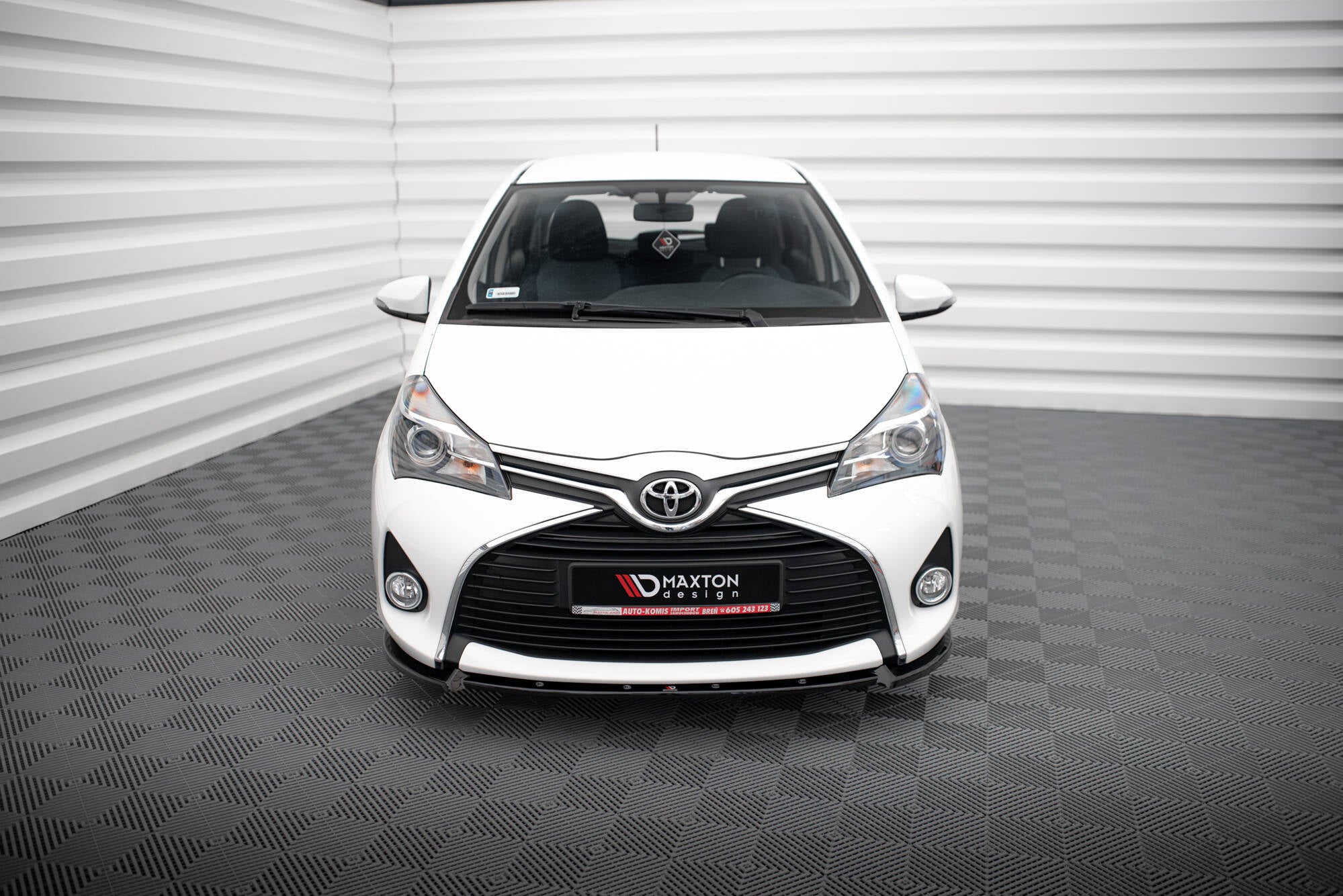 Maxton Design Street+ Spoilerlippe Front Ansatz passend für Toyota Yaris Mk3 Facelift schwarz Hochglanz