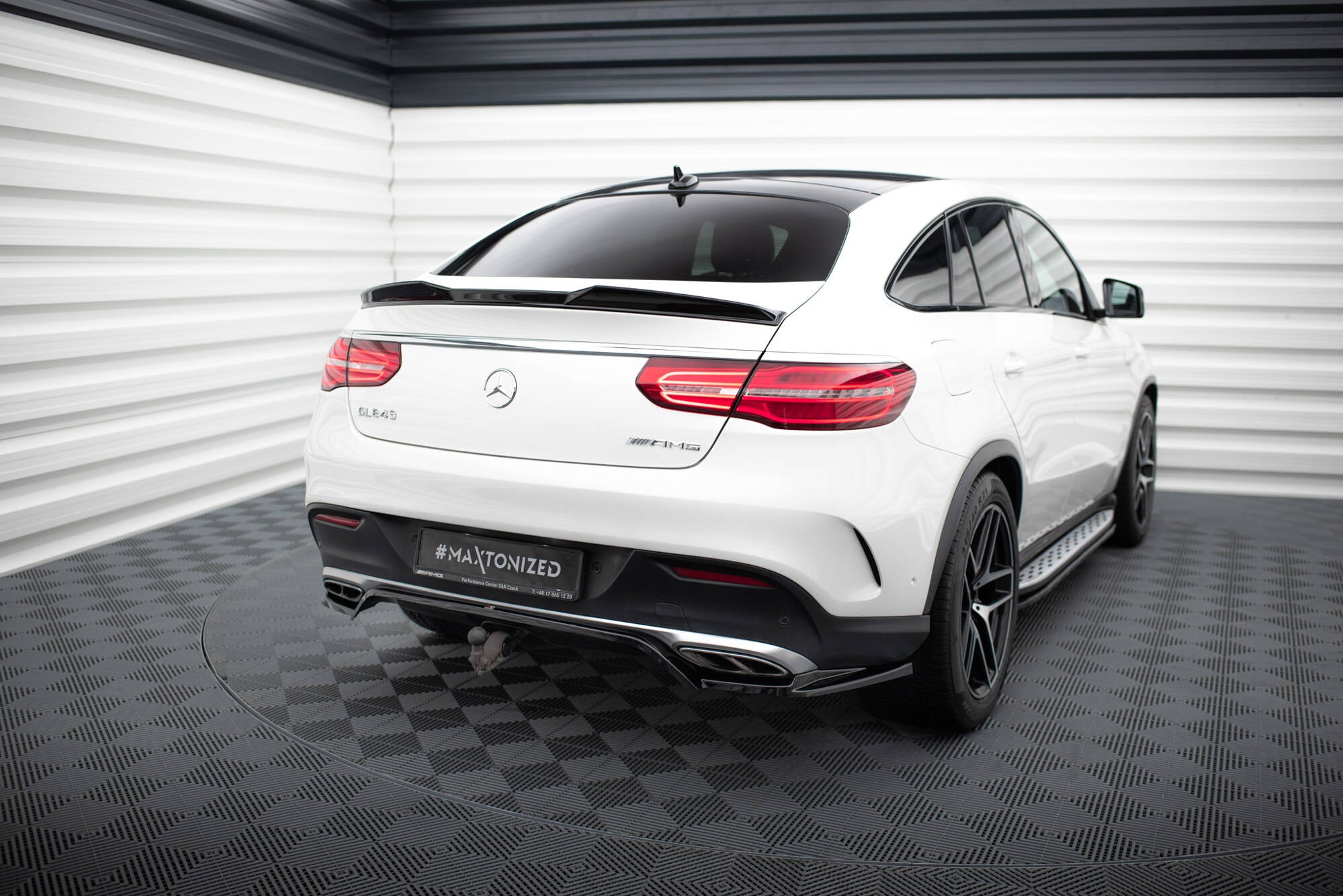 Maxton Design Street+ Mittlerer Diffusor RACE passend für Mercedes-AMG GLE 43 Coupe C292 schwarz Hochglanz