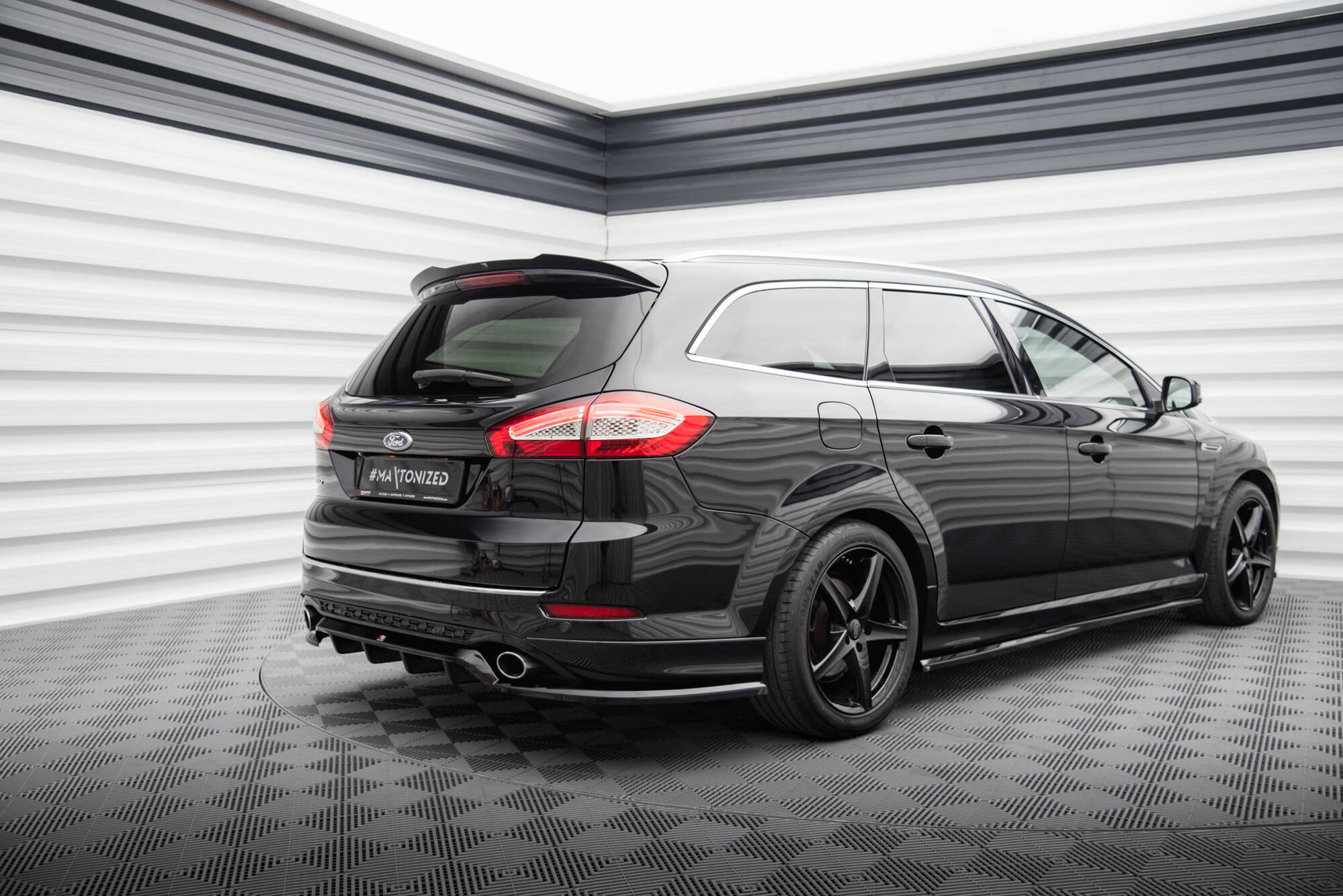 Maxton Design Street+ Mittlerer Diffusor RACE passend für Ford Mondeo ST-Line Kombi Mk4 Facelift schwarz Hochglanz