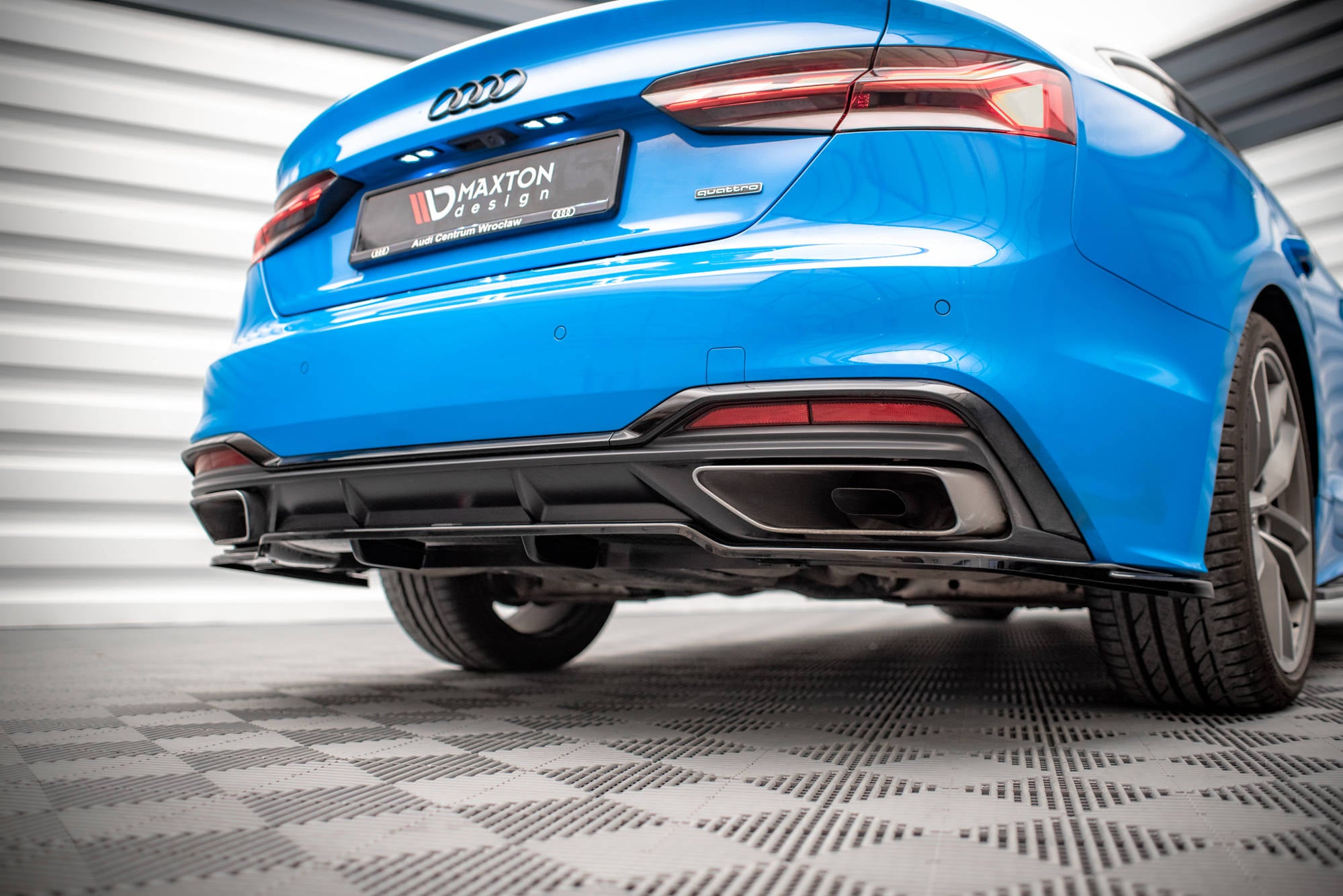 Maxton Design Street+ Mittlerer Diffusor RACE passend für Audi A5 S-Line F5 Facelift schwarz Hochglanz