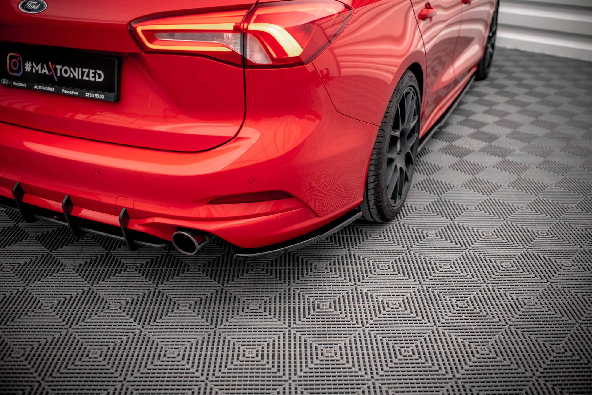 Maxton Design Heck Ansatz Flaps Diffusor V.5 passend für Ford Focus Kombi ST Mk4 schwarz Hochglanz