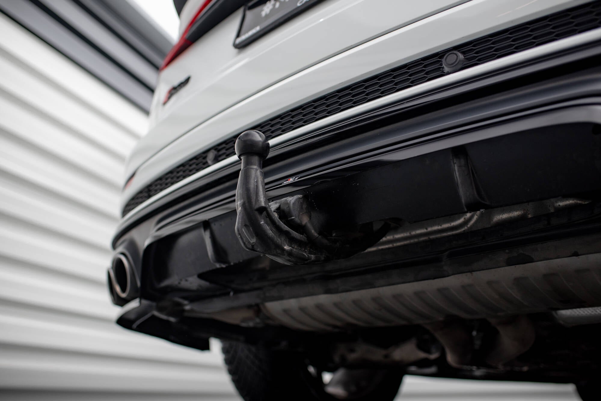 Maxton Design Street+ Mittlerer Diffusor RACE passend für Audi SQ8 Mk1 schwarz Hochglanz