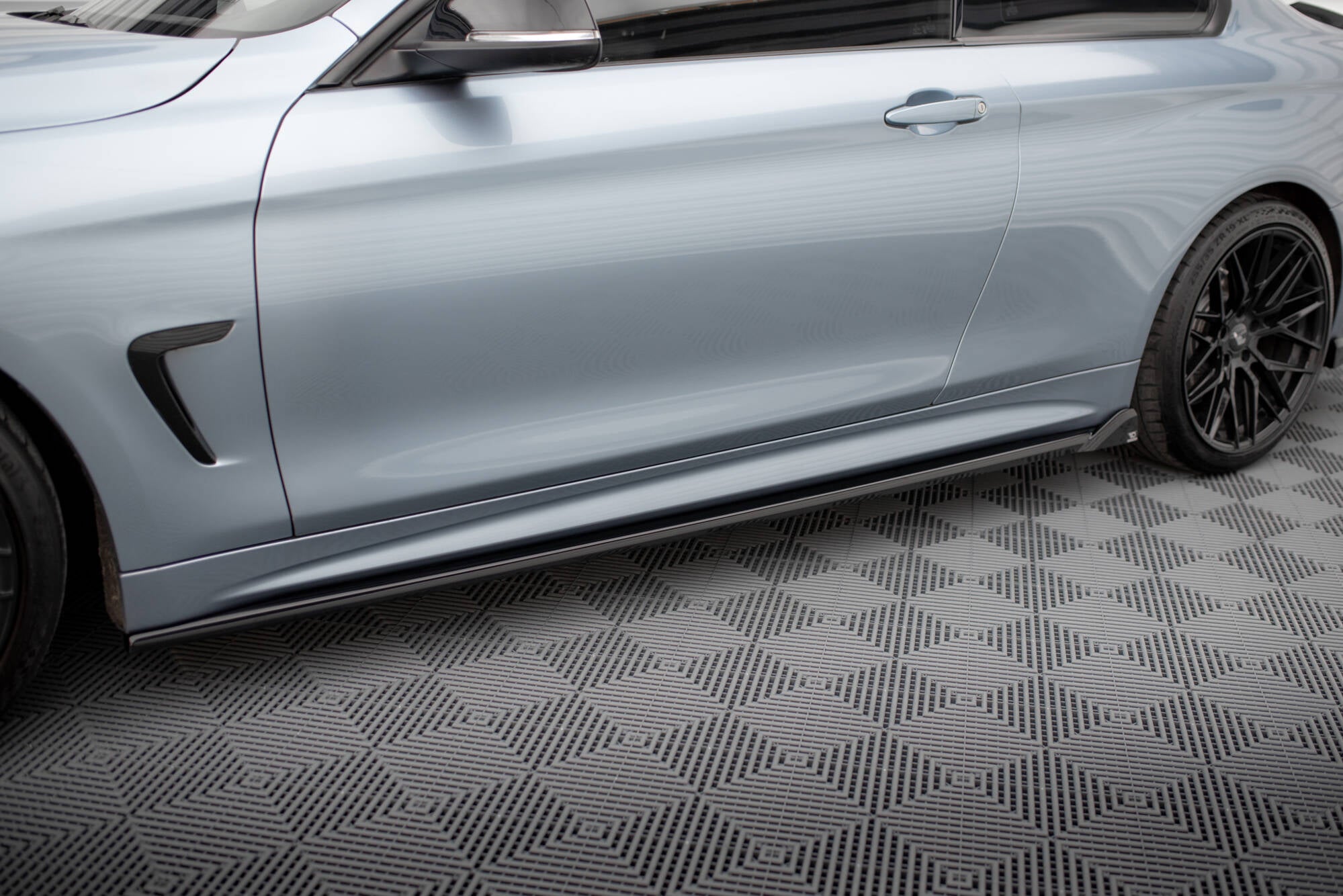 Maxton Design Street+ Seitenschweller Leisten V.2 passend für BMW 4er Coupe / Gran Coupe / Cabrio M-Paket F32 / F36 / F33 schwarz Hochglanz