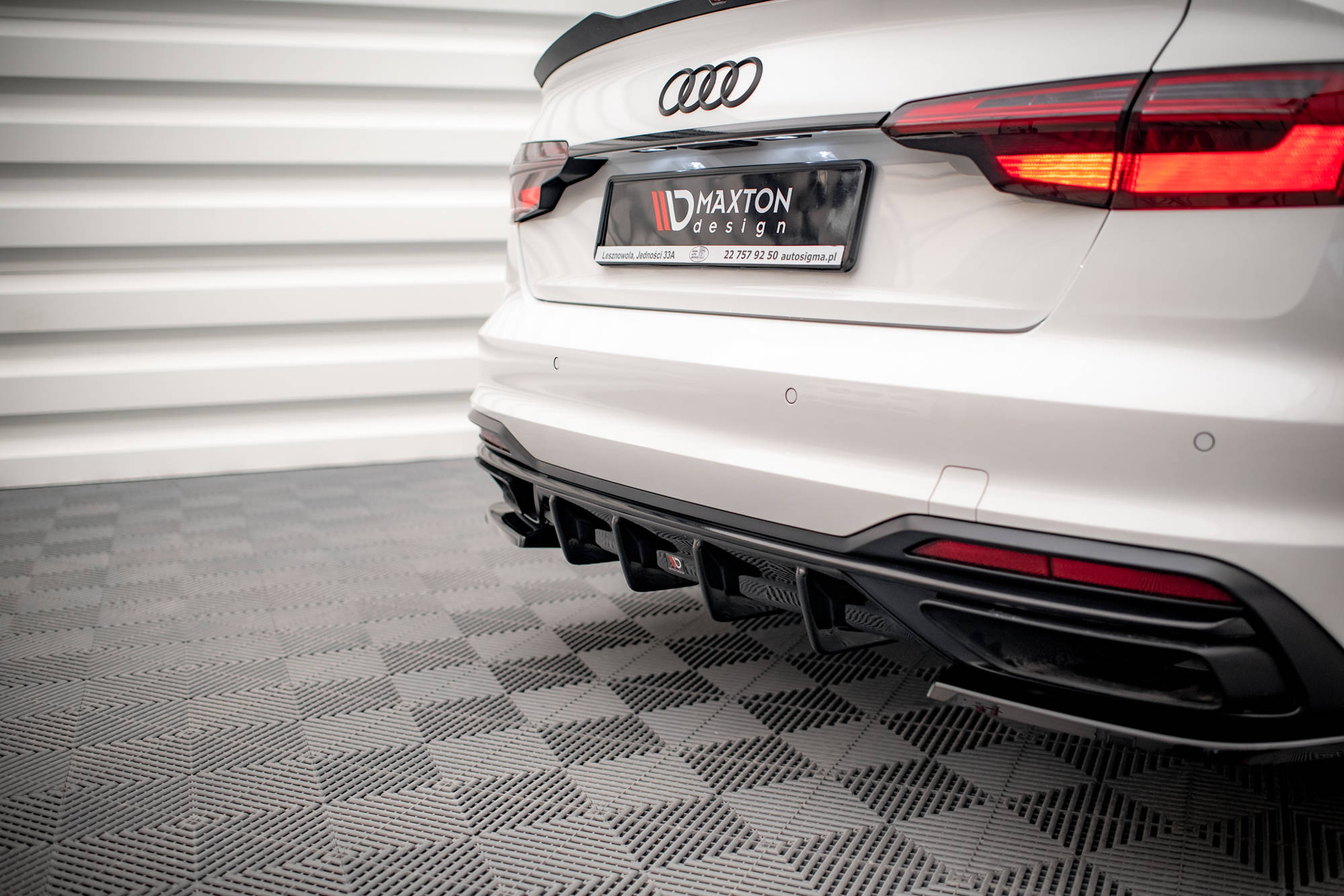Maxton Design Diffusor Heck Ansatz passend für Audi A4 B9 Facelift schwarz Hochglanz