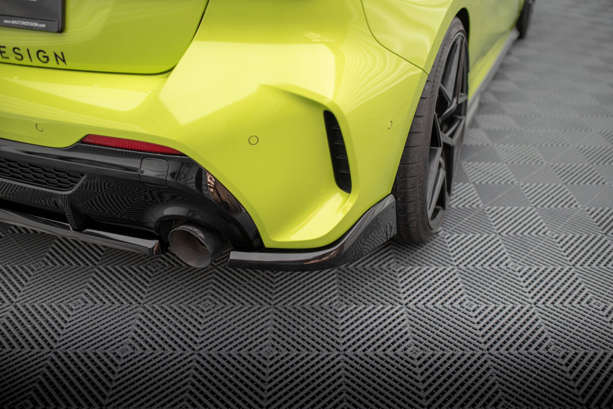 Maxton Design Heck Ansatz Flaps Diffusor V.1 passend für2 BMW 1er M-Paket / M135i F40 schwarz Hochglanz für BMW 1er F40