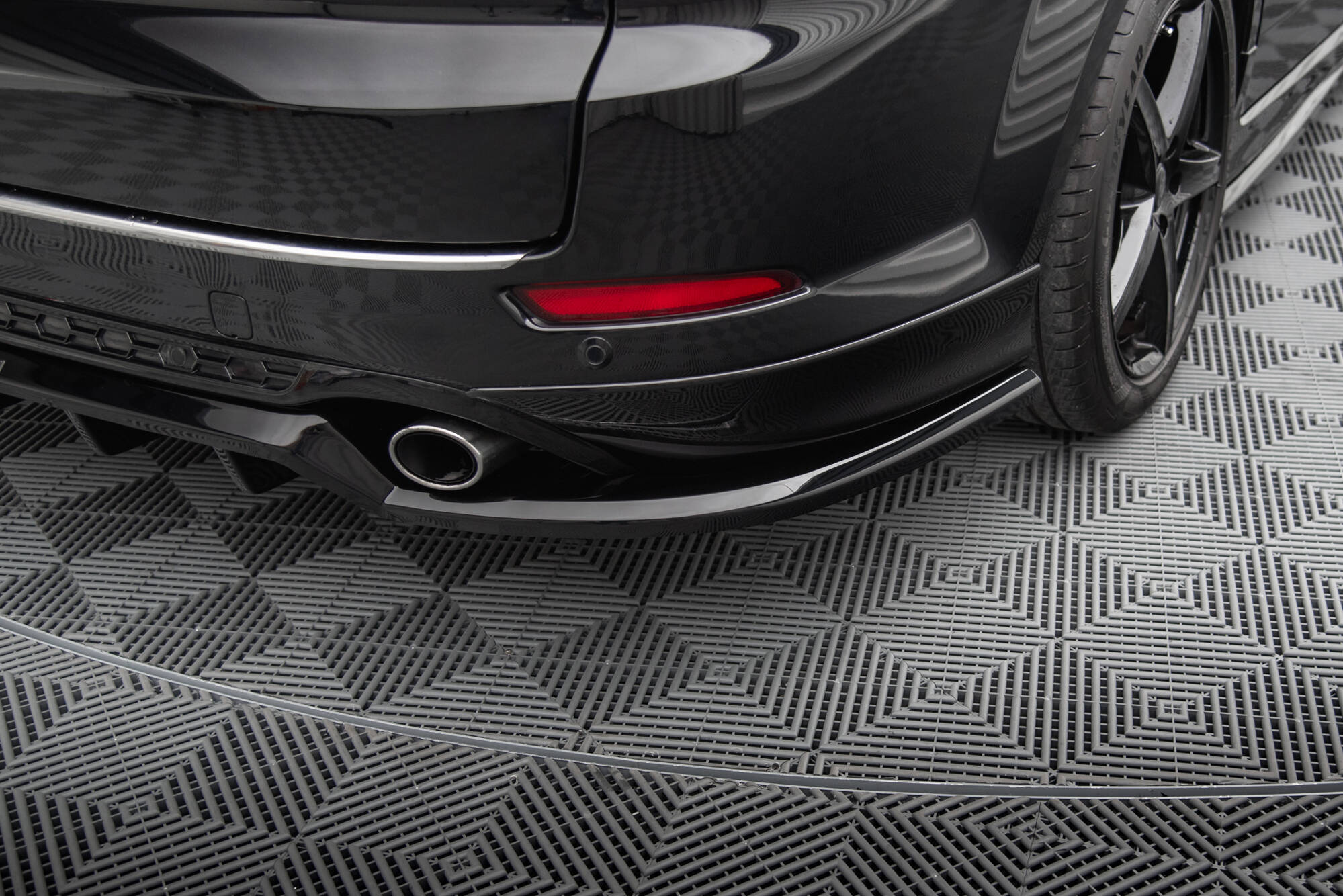 Maxton Design Street+ Mittlerer Diffusor RACE passend für Ford Mondeo ST-Line Kombi Mk4 Facelift schwarz Hochglanz