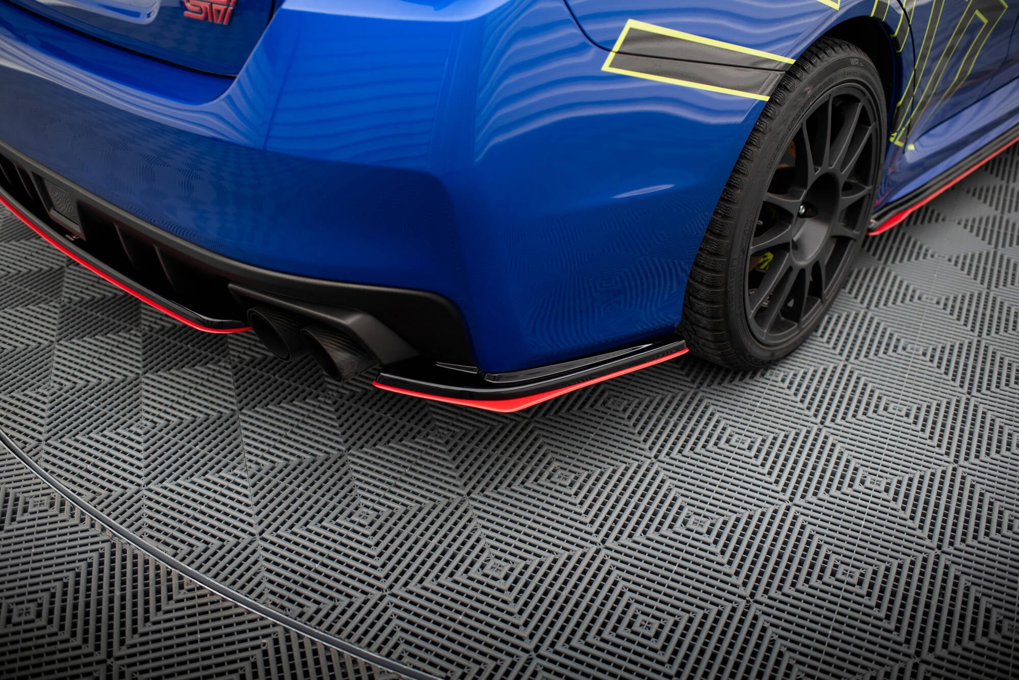 Maxton Design Heck Ansatz Flaps Diffusor V.2 passend für SUBARU WRX STI schwarz Hochglanz