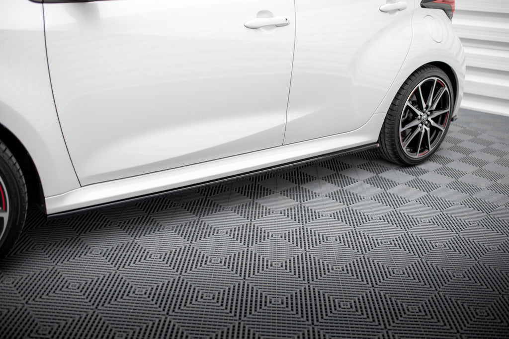 Maxton Design Street+ Seitenschweller Leisten V.2 passend für Toyota Yaris Mk4 schwarz Hochglanz